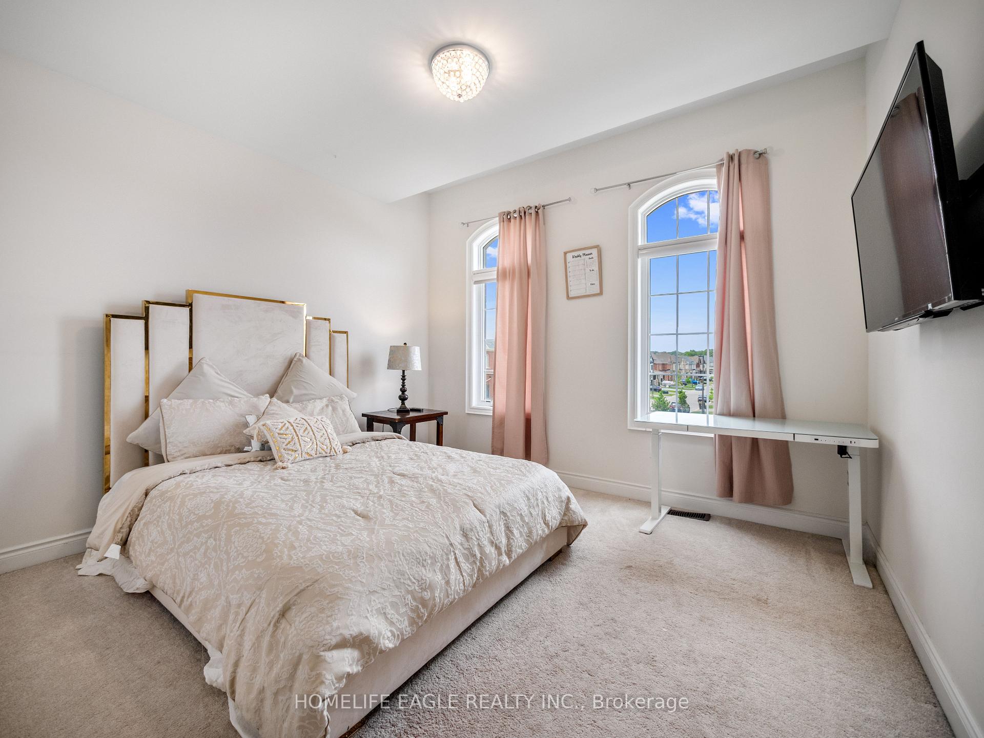 Photo 16 of 245 Danny Wheeler Boulevard, Georgina, Keswick North — HOMEH
