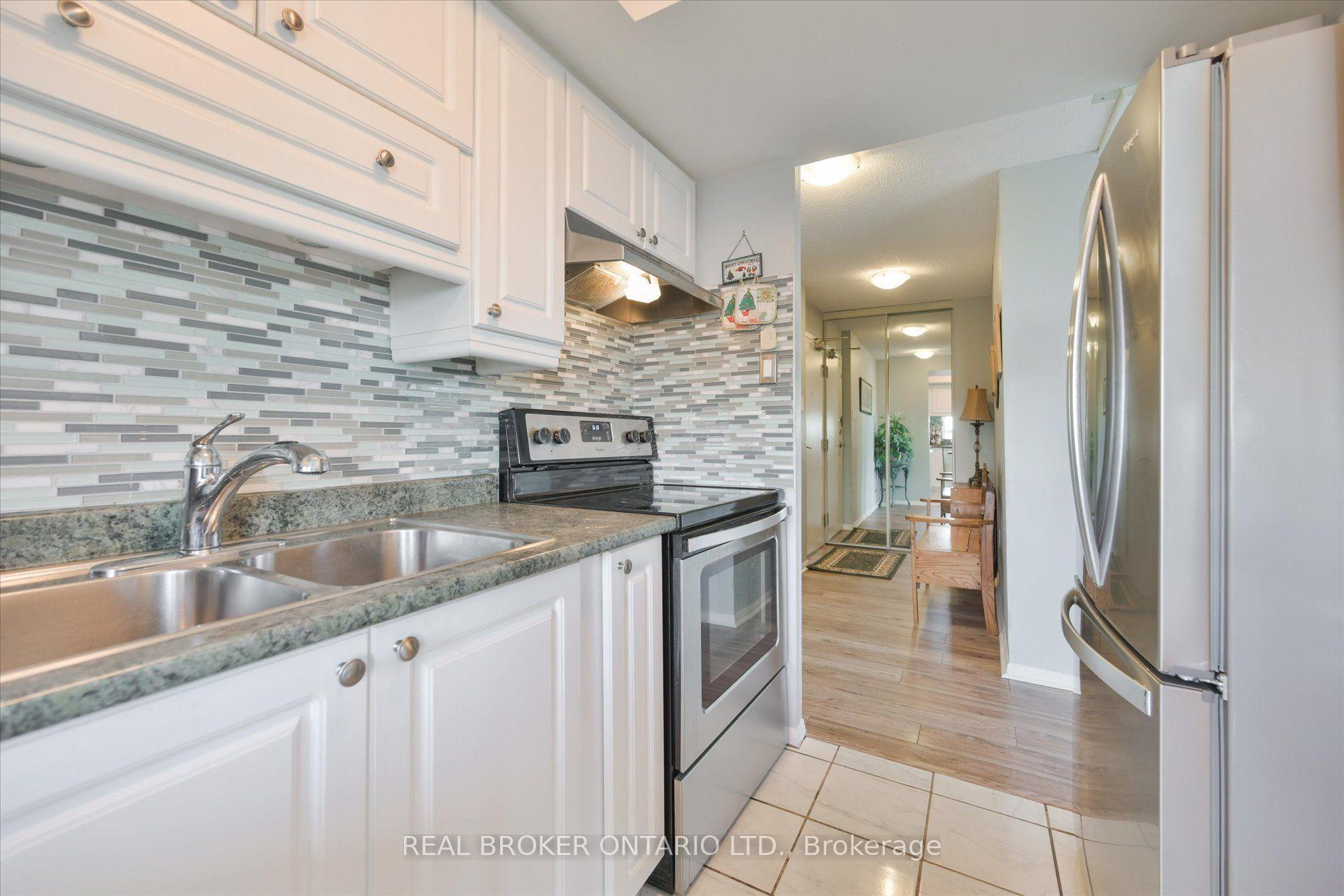 Photo 13 of Unit 403, 600 Rexdale Boulevard, Etobicoke, West Humber-Clairville — HOMEH