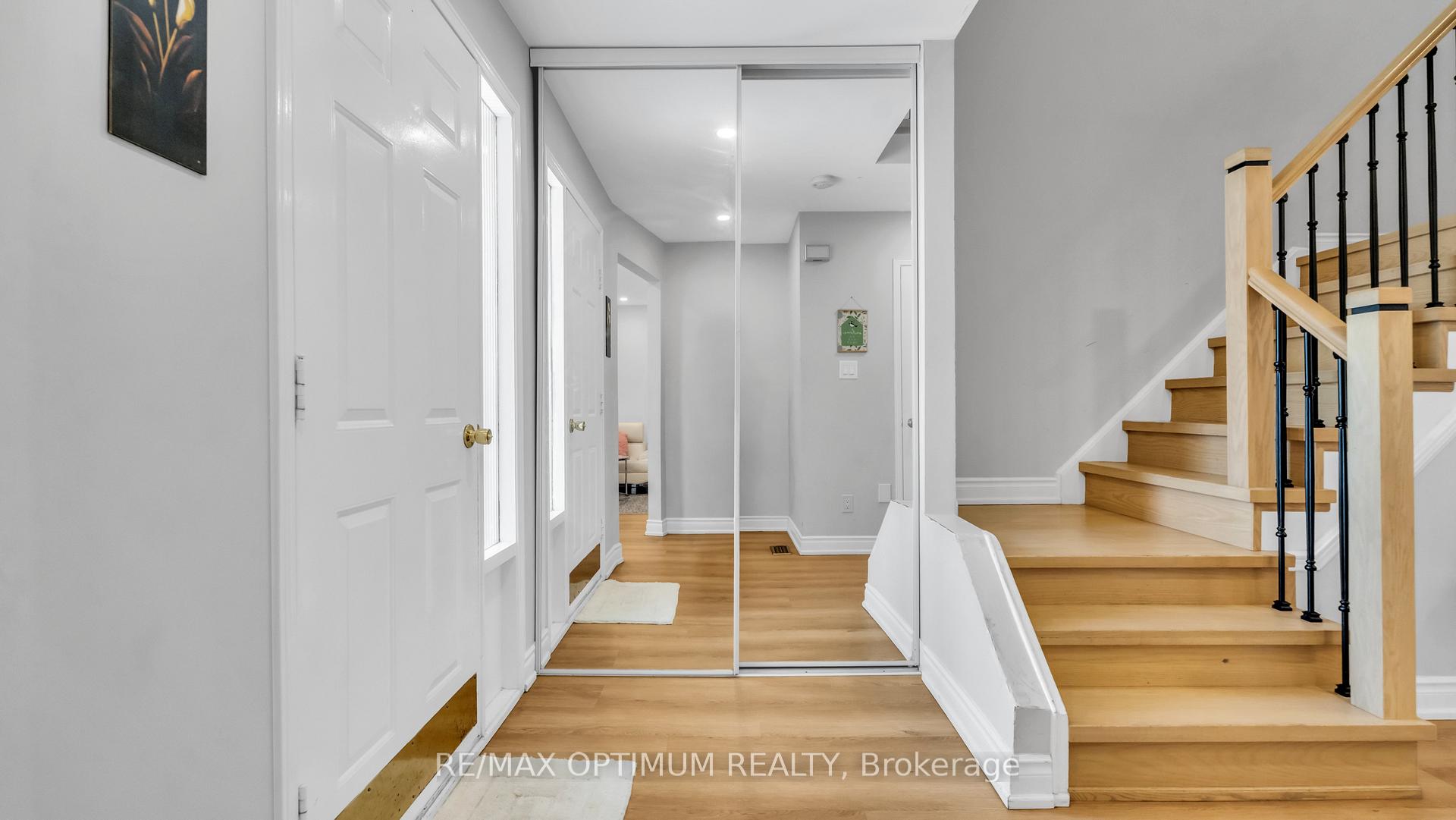 Photo 4 of 362 Kingsbridge Garden Circle, Mississauga, Hurontario — HOMEH