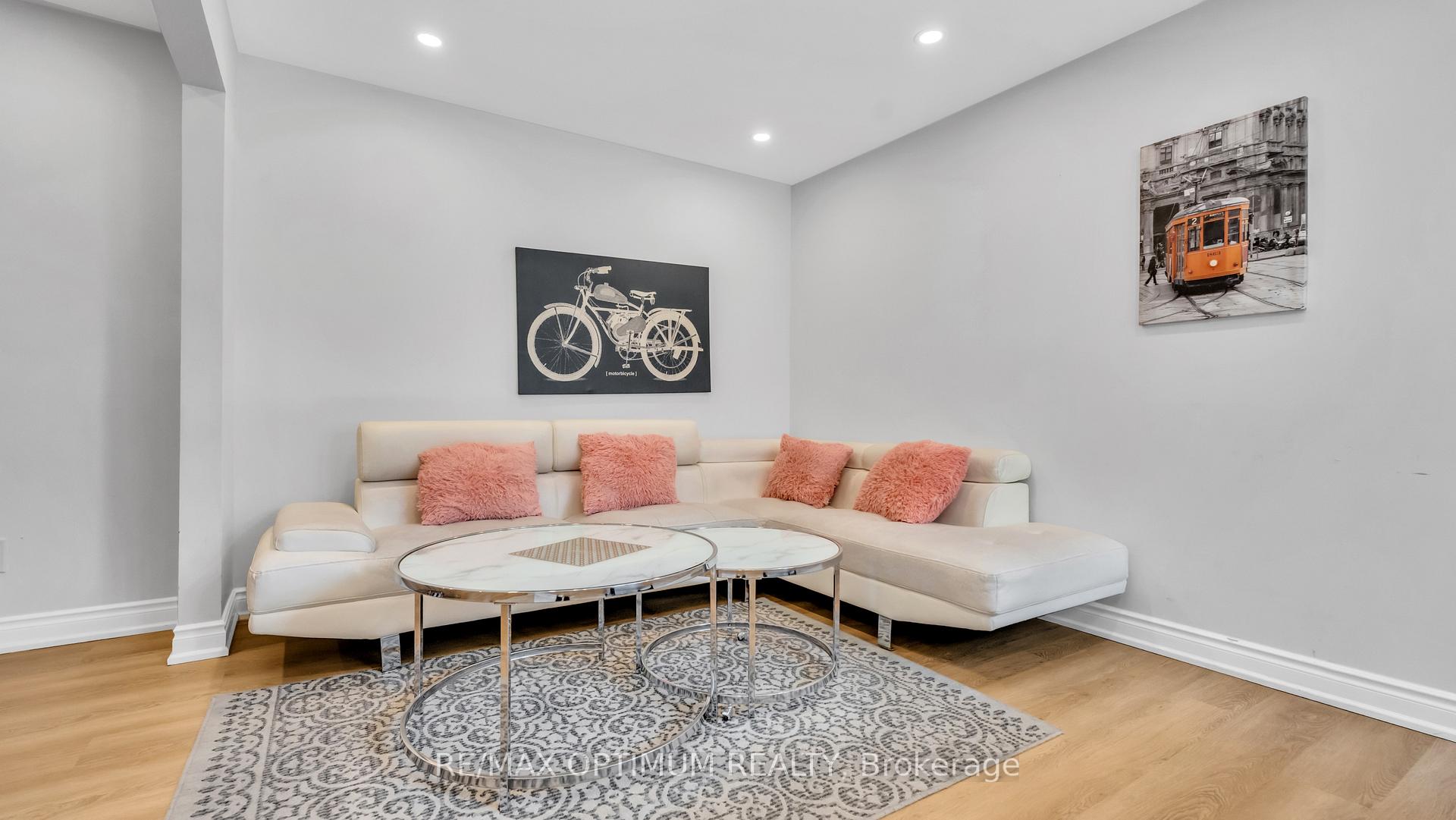 Photo 5 of 362 Kingsbridge Garden Circle, Mississauga, Hurontario — HOMEH