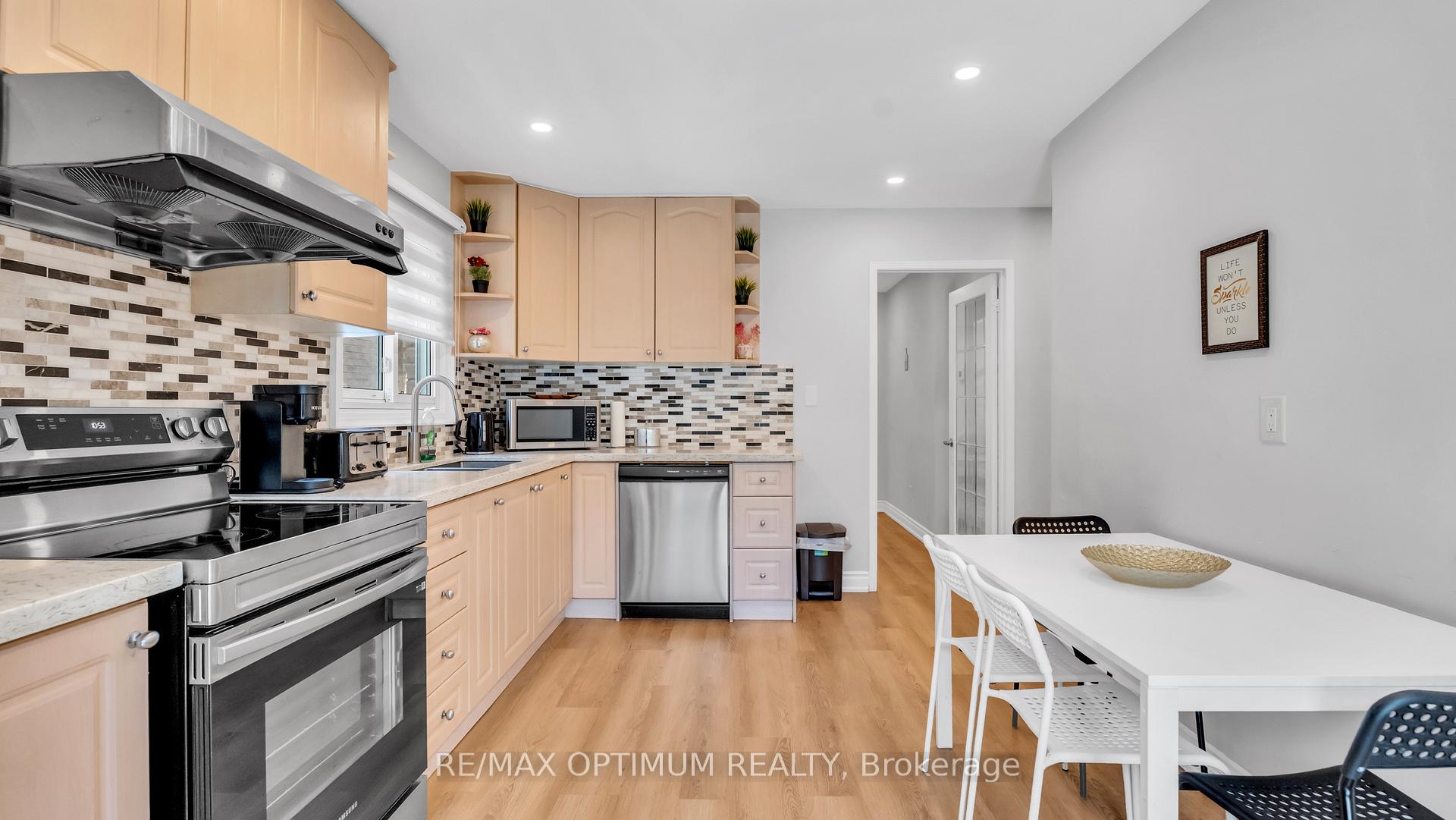 Photo 13 of 362 Kingsbridge Garden Circle, Mississauga, Hurontario — HOMEH