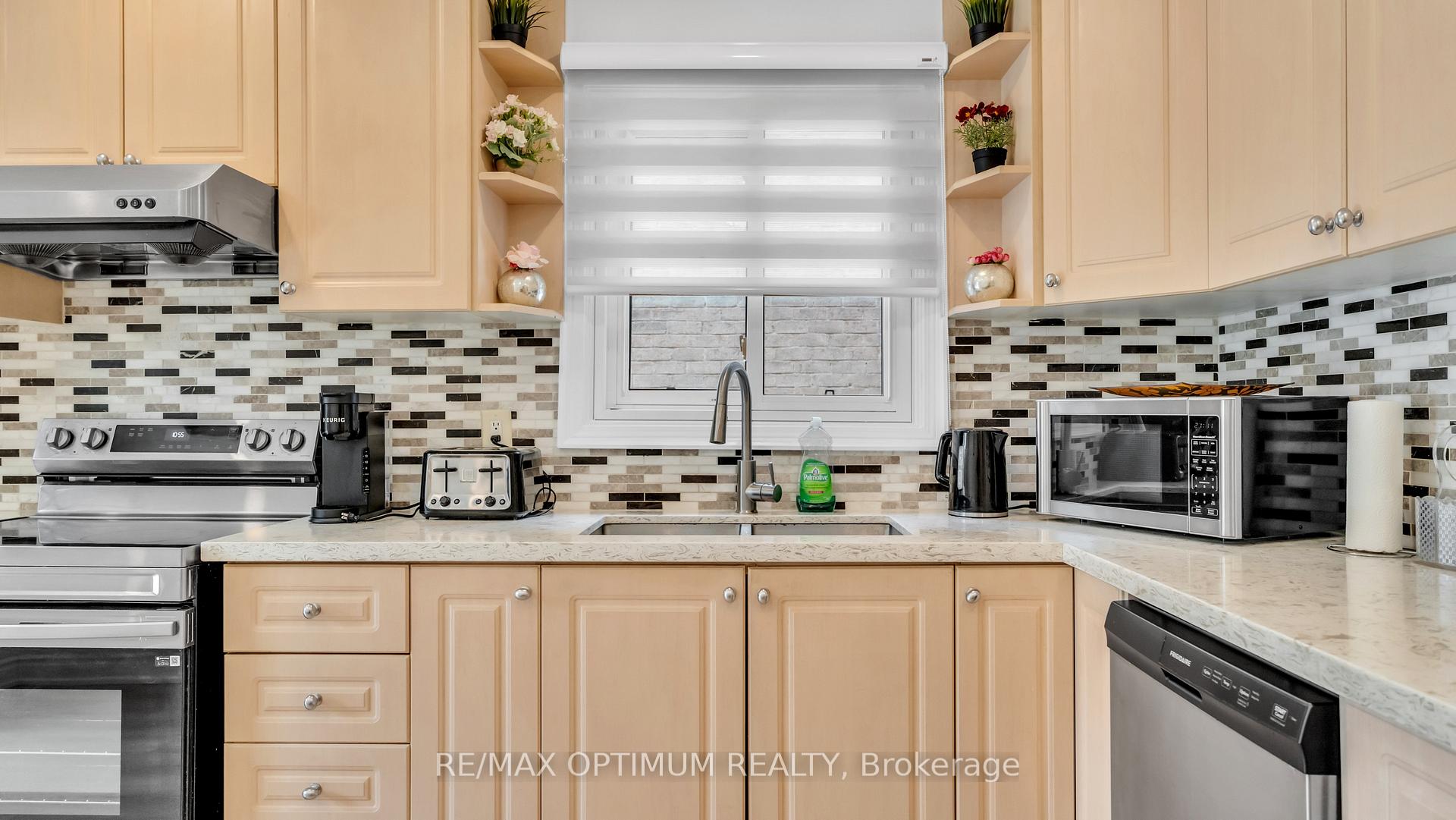 Photo 15 of 362 Kingsbridge Garden Circle, Mississauga, Hurontario — HOMEH