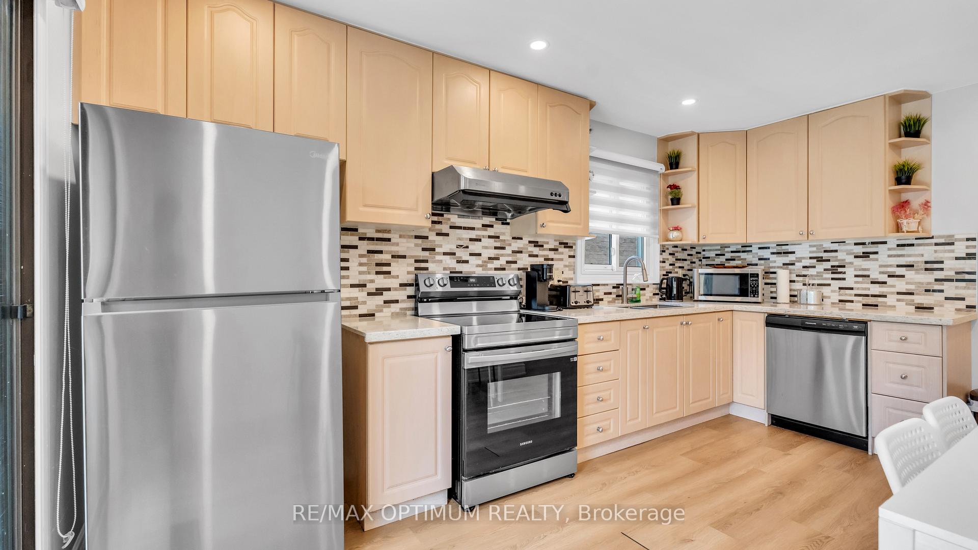Photo 16 of 362 Kingsbridge Garden Circle, Mississauga, Hurontario — HOMEH