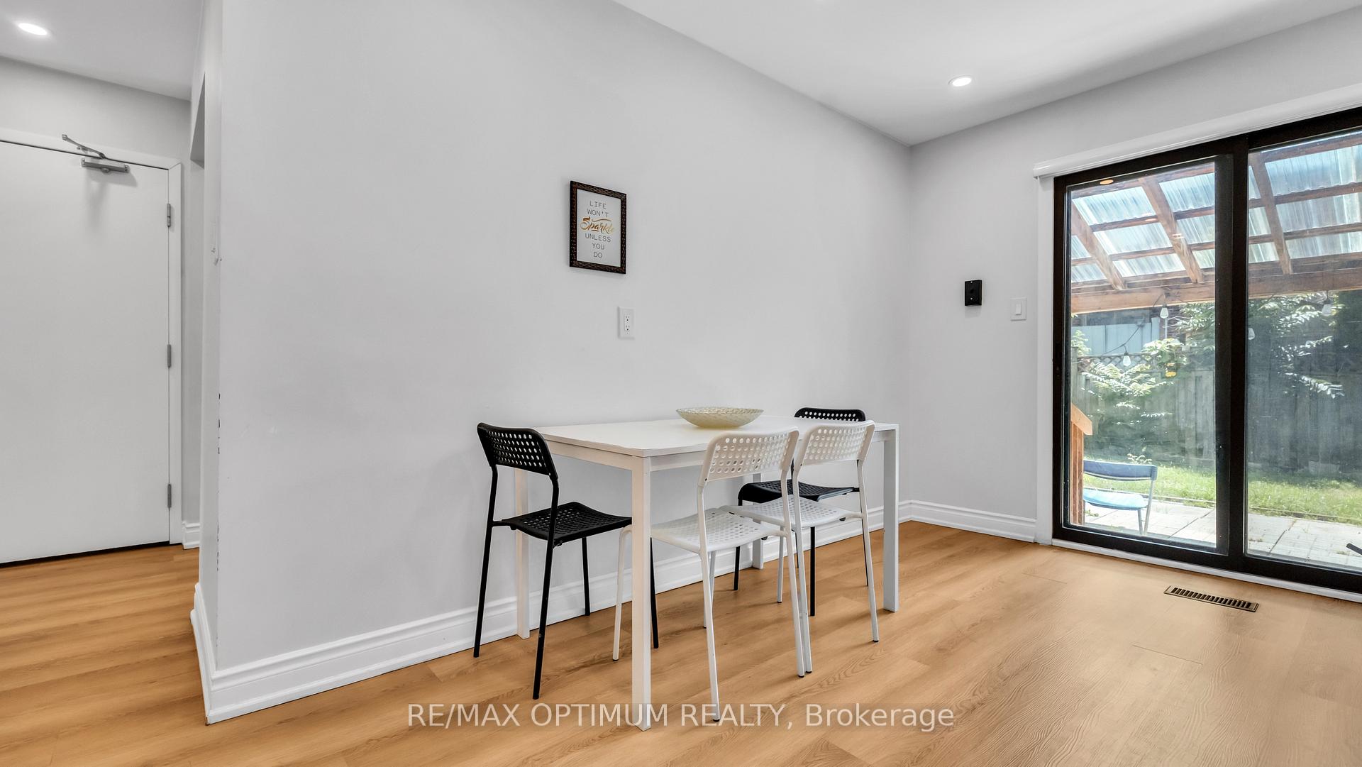 Photo 17 of 362 Kingsbridge Garden Circle, Mississauga, Hurontario — HOMEH