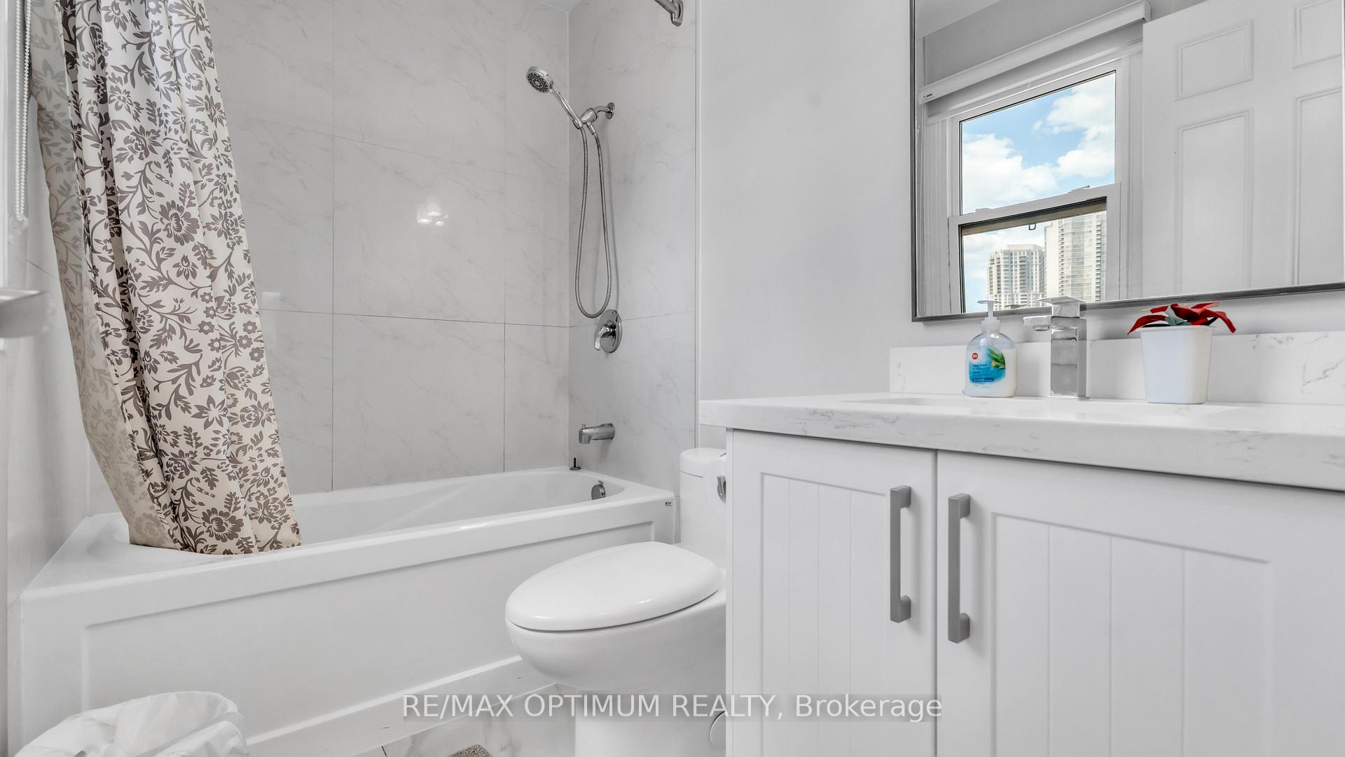 Photo 27 of 362 Kingsbridge Garden Circle, Mississauga, Hurontario — HOMEH