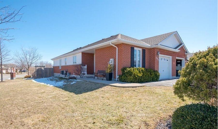 Photo 3 of 166 St. Lawrence Drive, Welland, N. Welland — HOMEH