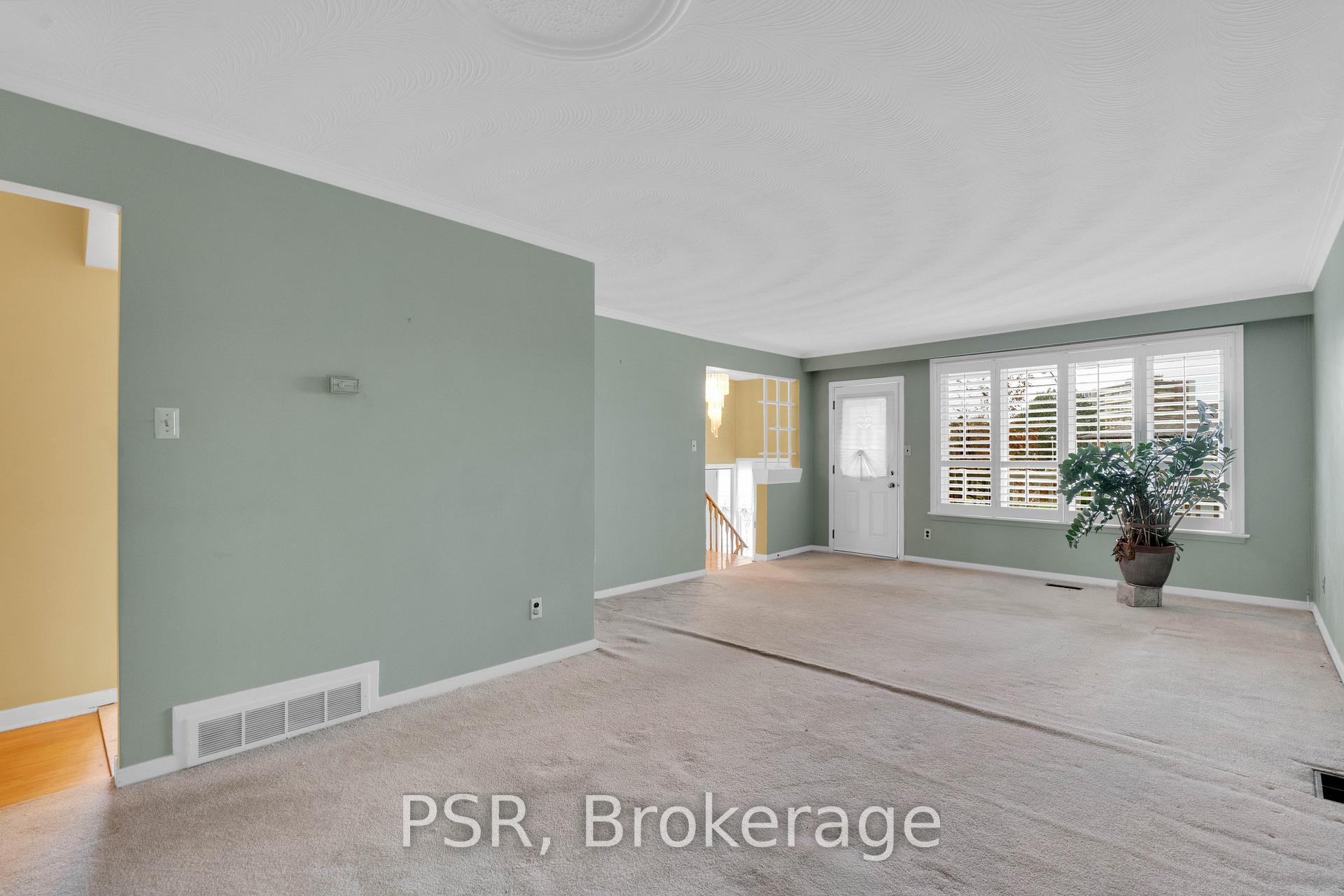 Photo 11 of 60 Bamford Crescent, North York, Black Creek — HOMEH