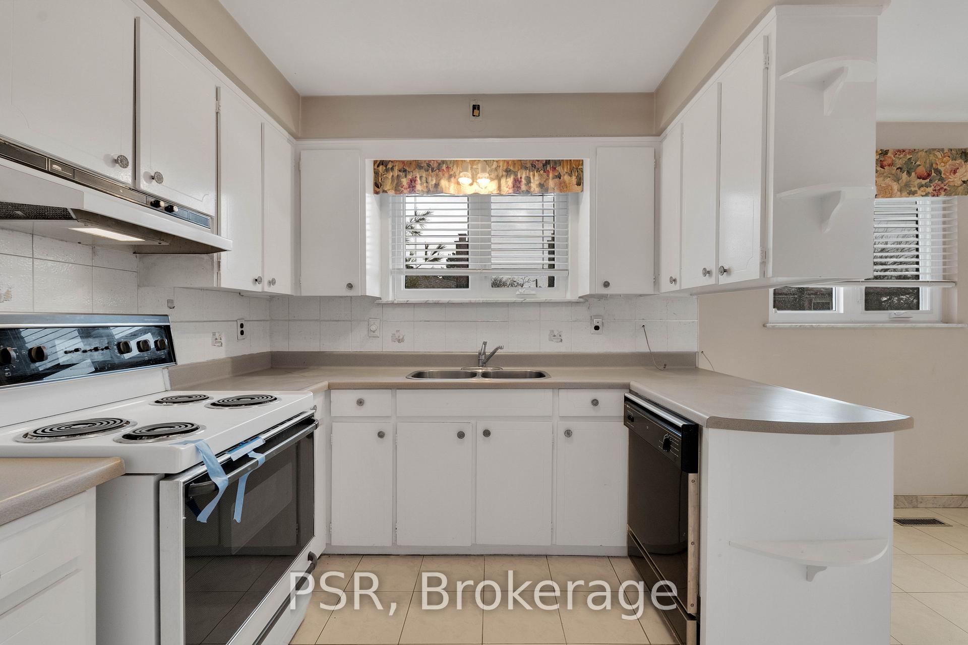 Photo 13 of 60 Bamford Crescent, North York, Black Creek — HOMEH