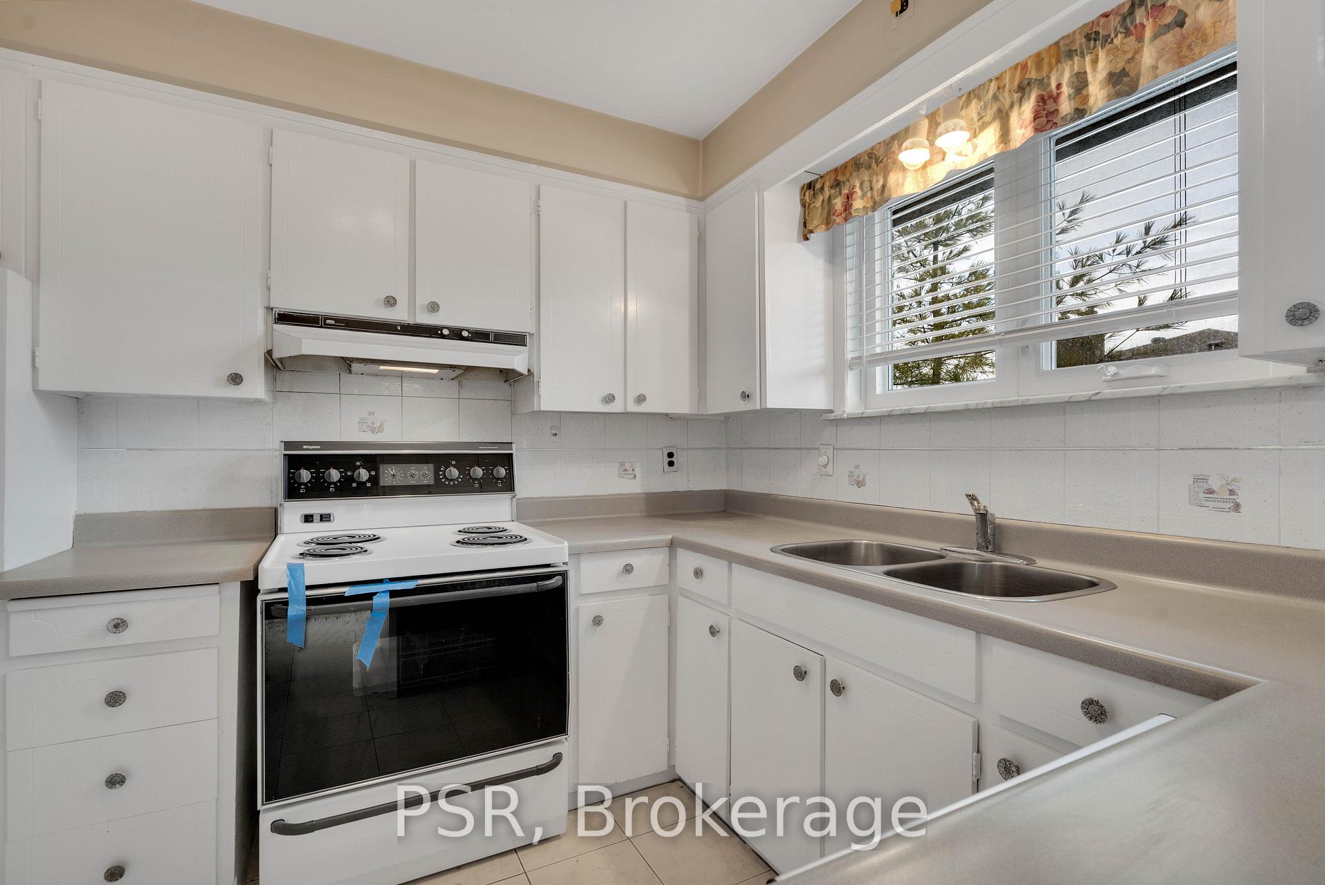 Photo 16 of 60 Bamford Crescent, North York, Black Creek — HOMEH