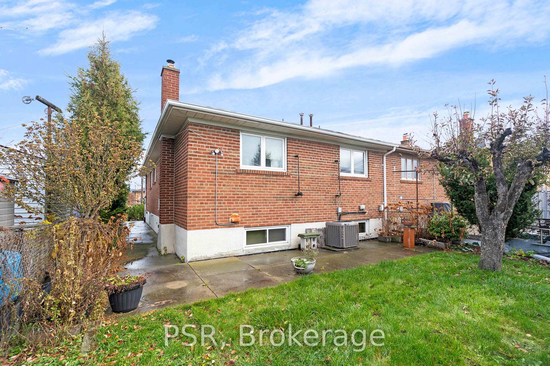 Photo 39 of 60 Bamford Crescent, North York, Black Creek — HOMEH