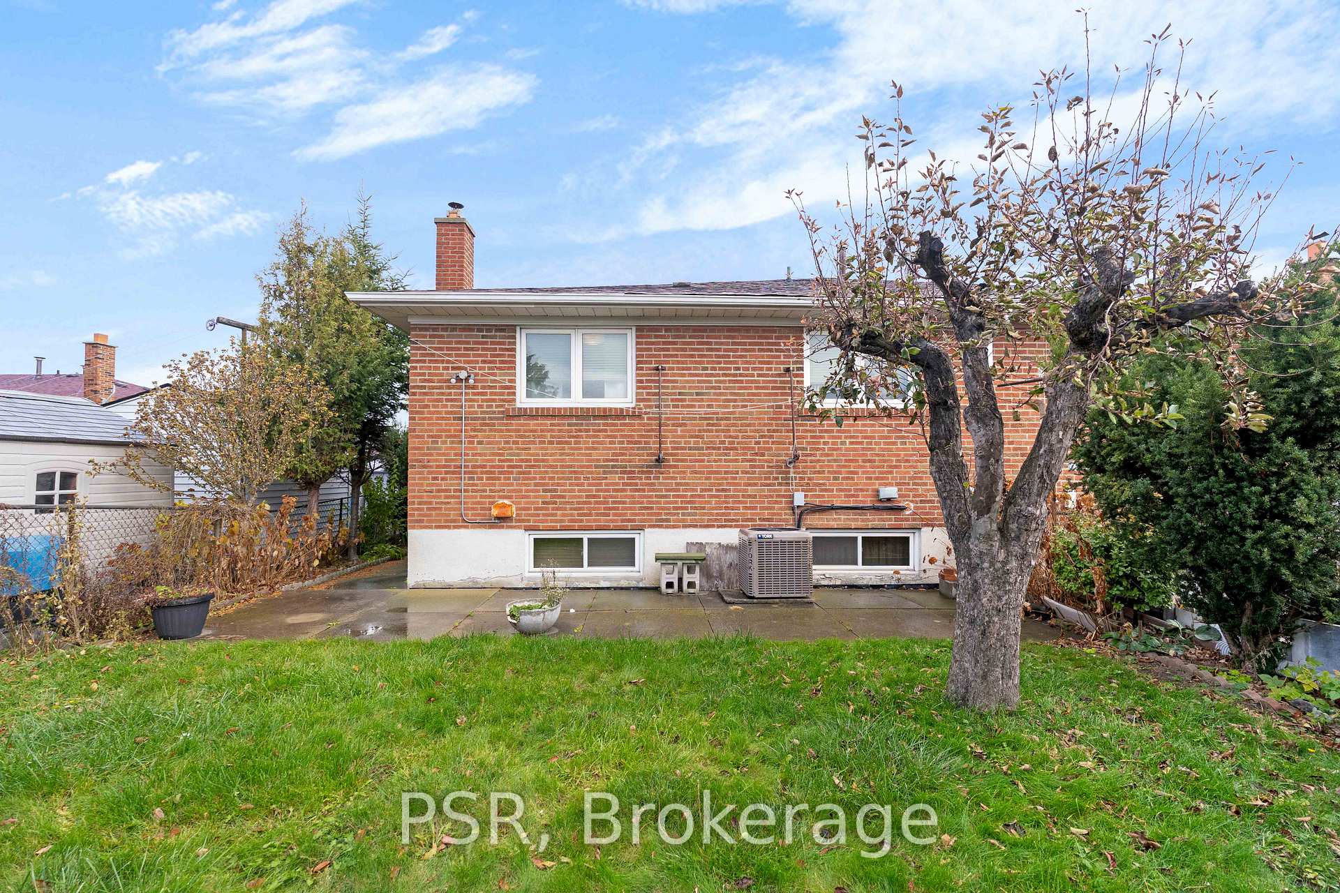 Photo 40 of 60 Bamford Crescent, North York, Black Creek — HOMEH