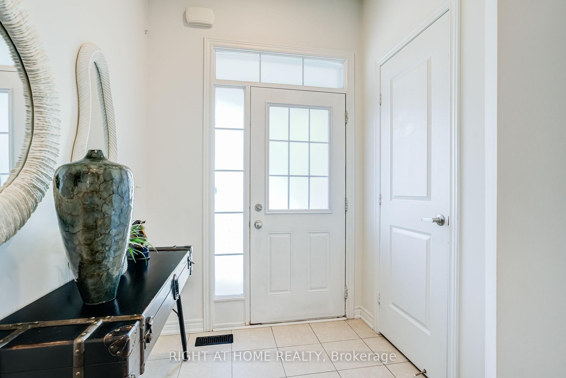Photo 4 of 50 Collier Crescent, Markham, Wismer — HOMEH