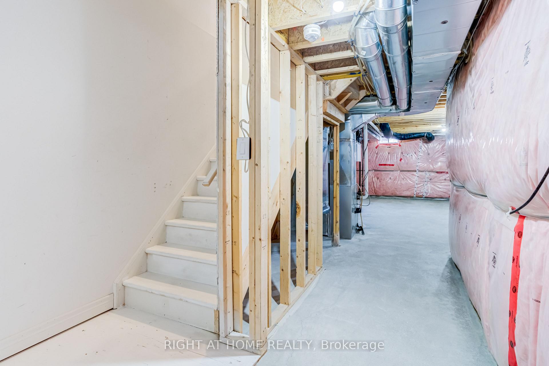 Photo 43 of 50 Collier Crescent, Markham, Wismer — HOMEH