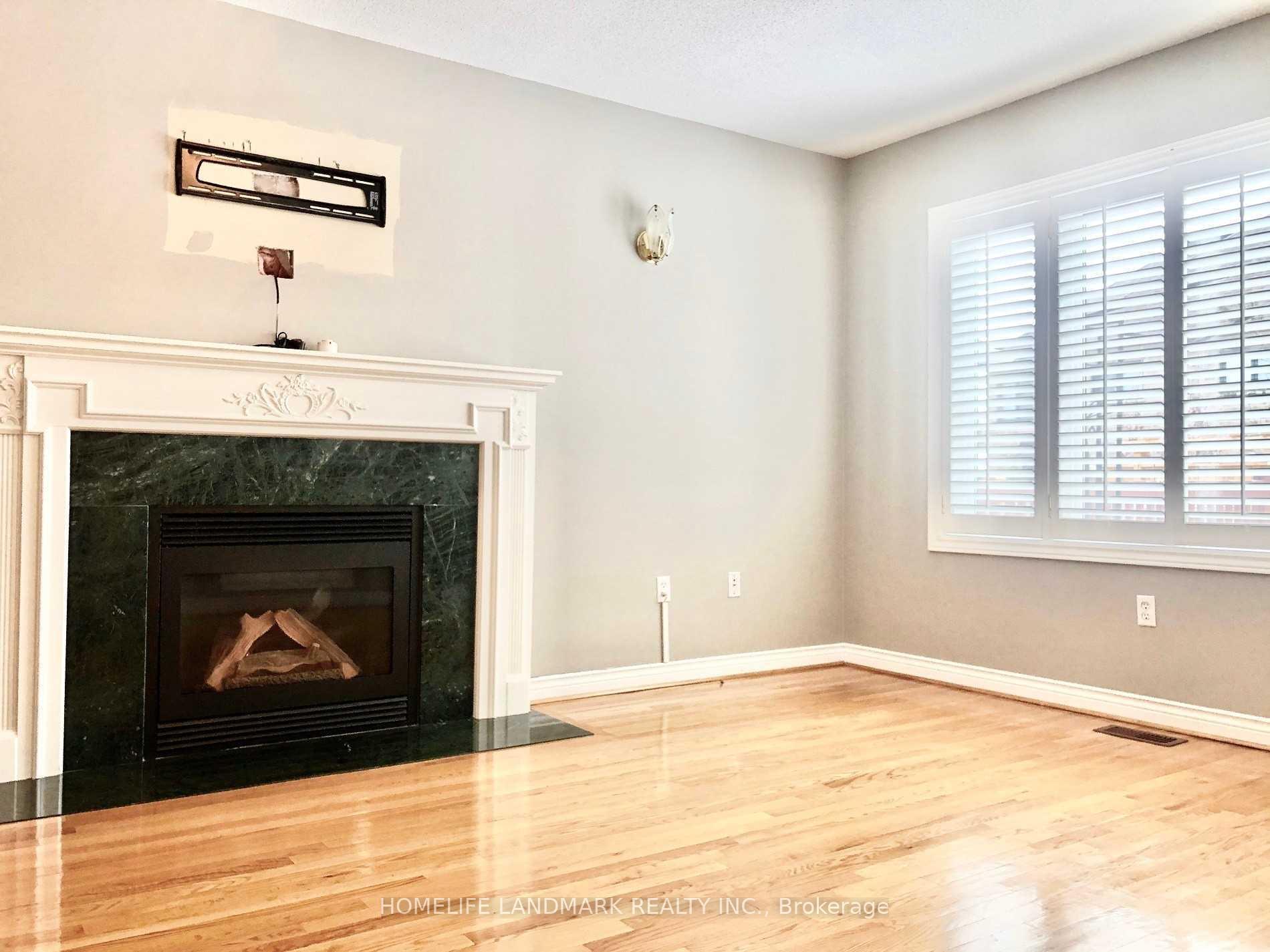 Photo 5 of 196 Park Drive, Whitchurch-Stouffville, Stouffville — HOMEH
