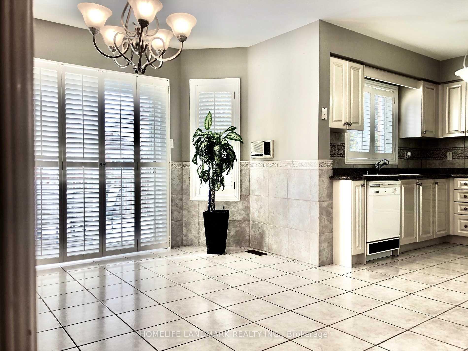 Photo 7 of 196 Park Drive, Whitchurch-Stouffville, Stouffville — HOMEH