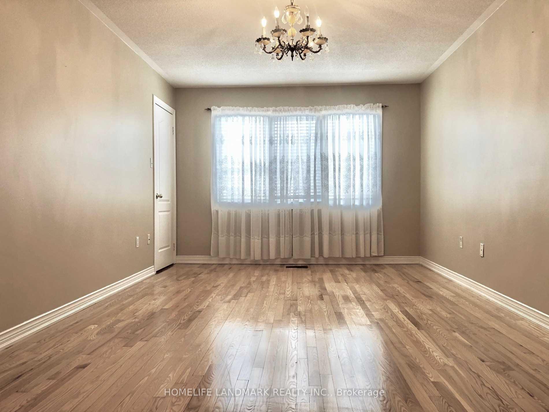 Photo 9 of 196 Park Drive, Whitchurch-Stouffville, Stouffville — HOMEH