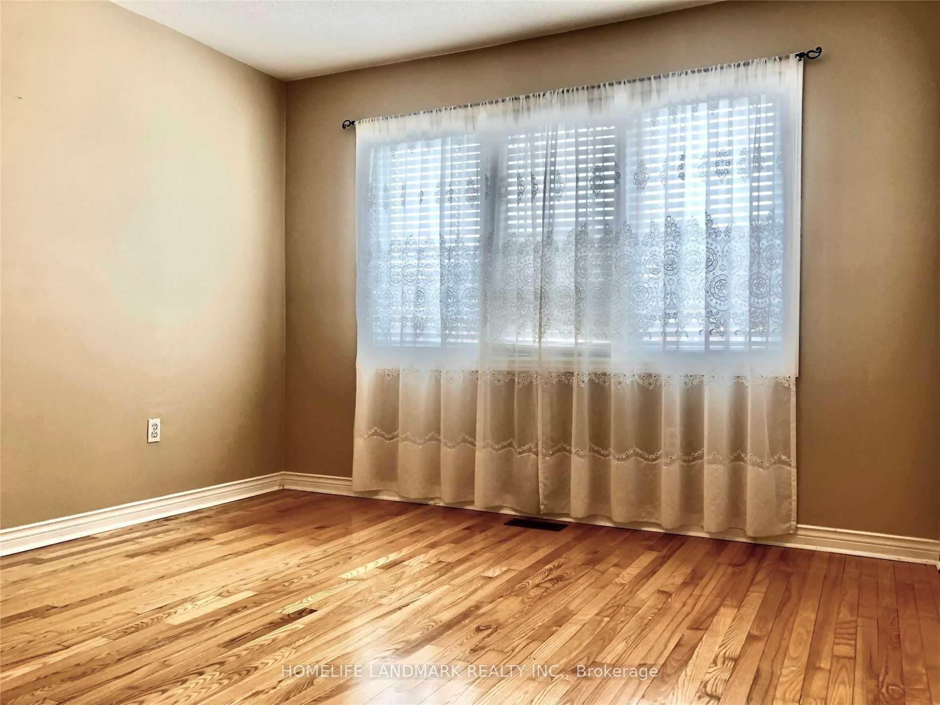 Photo 10 of 196 Park Drive, Whitchurch-Stouffville, Stouffville — HOMEH
