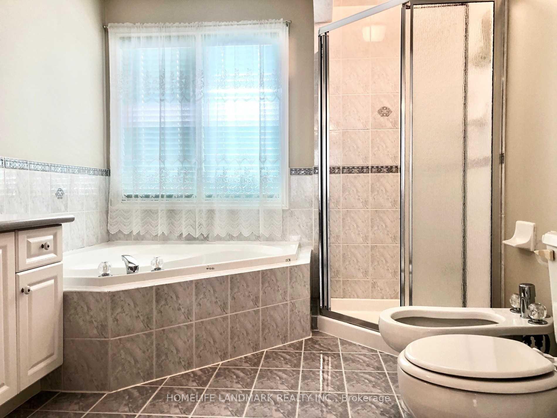 Photo 11 of 196 Park Drive, Whitchurch-Stouffville, Stouffville — HOMEH