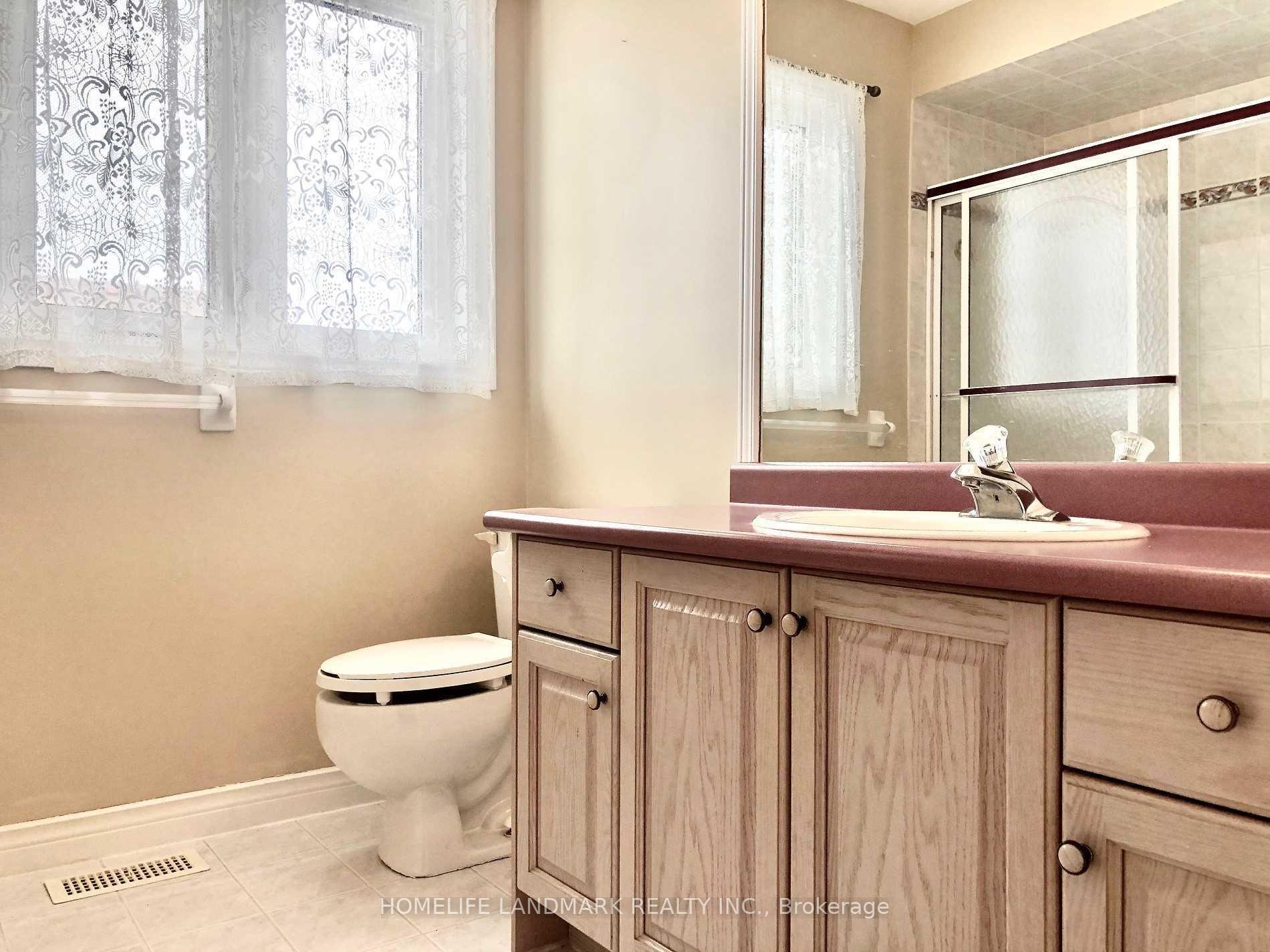 Photo 14 of 196 Park Drive, Whitchurch-Stouffville, Stouffville — HOMEH