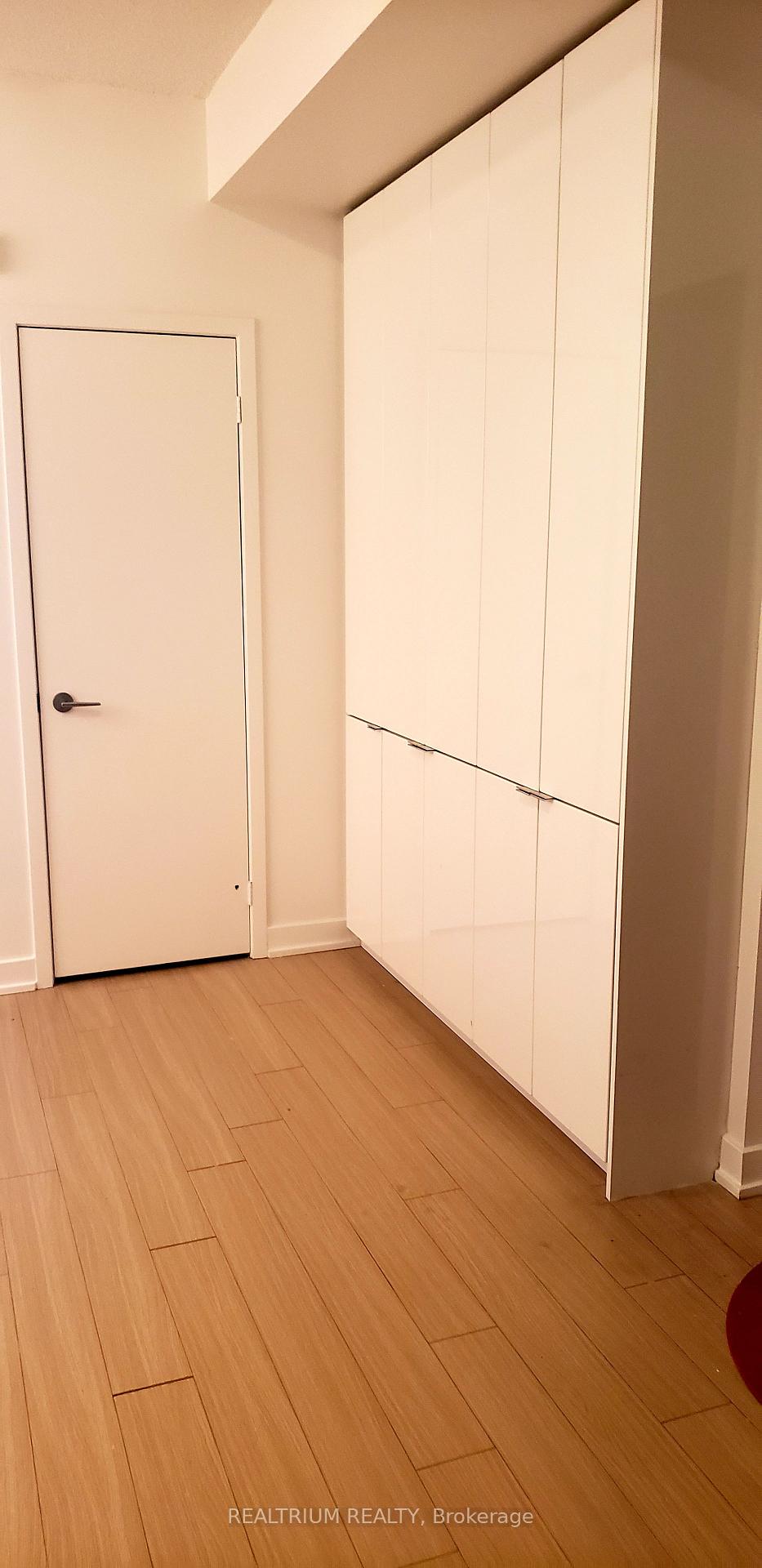 Photo 3 of Unit 4208, 15 Iceboat Terrace, Toronto, Waterfront Communities — HOMEH
