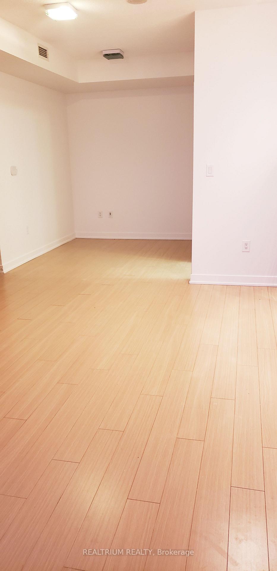 Photo 4 of Unit 4208, 15 Iceboat Terrace, Toronto, Waterfront Communities — HOMEH