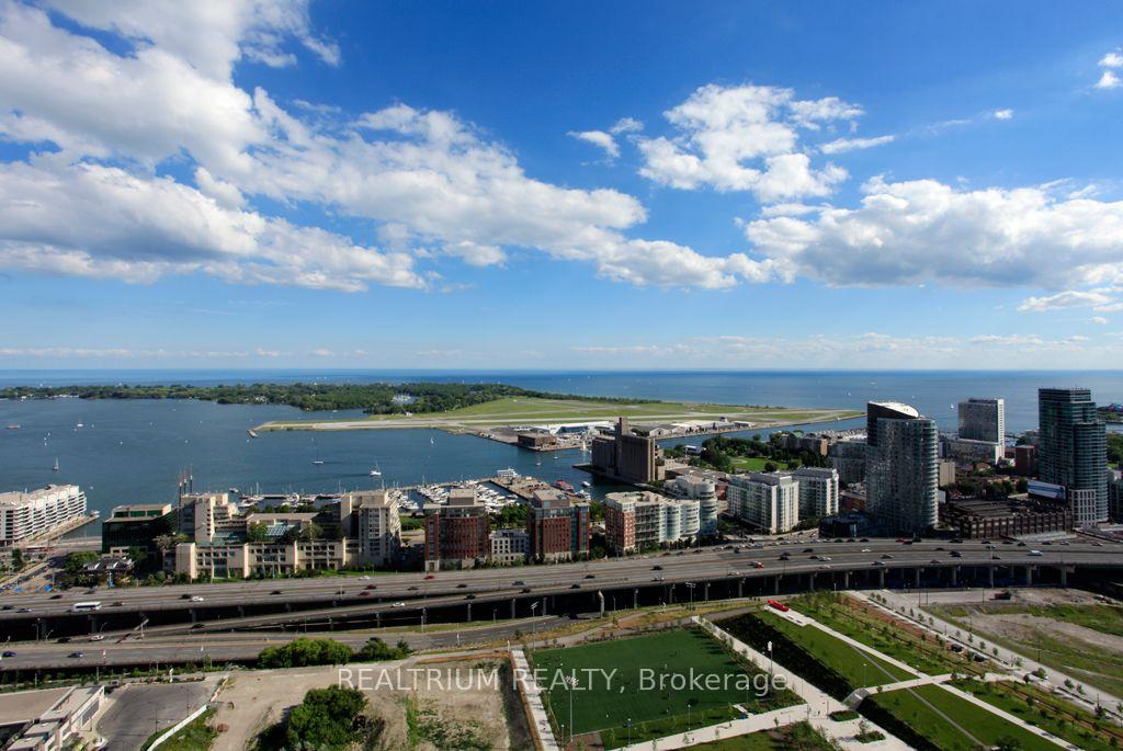 Photo 5 of Unit 4208, 15 Iceboat Terrace, Toronto, Waterfront Communities — HOMEH