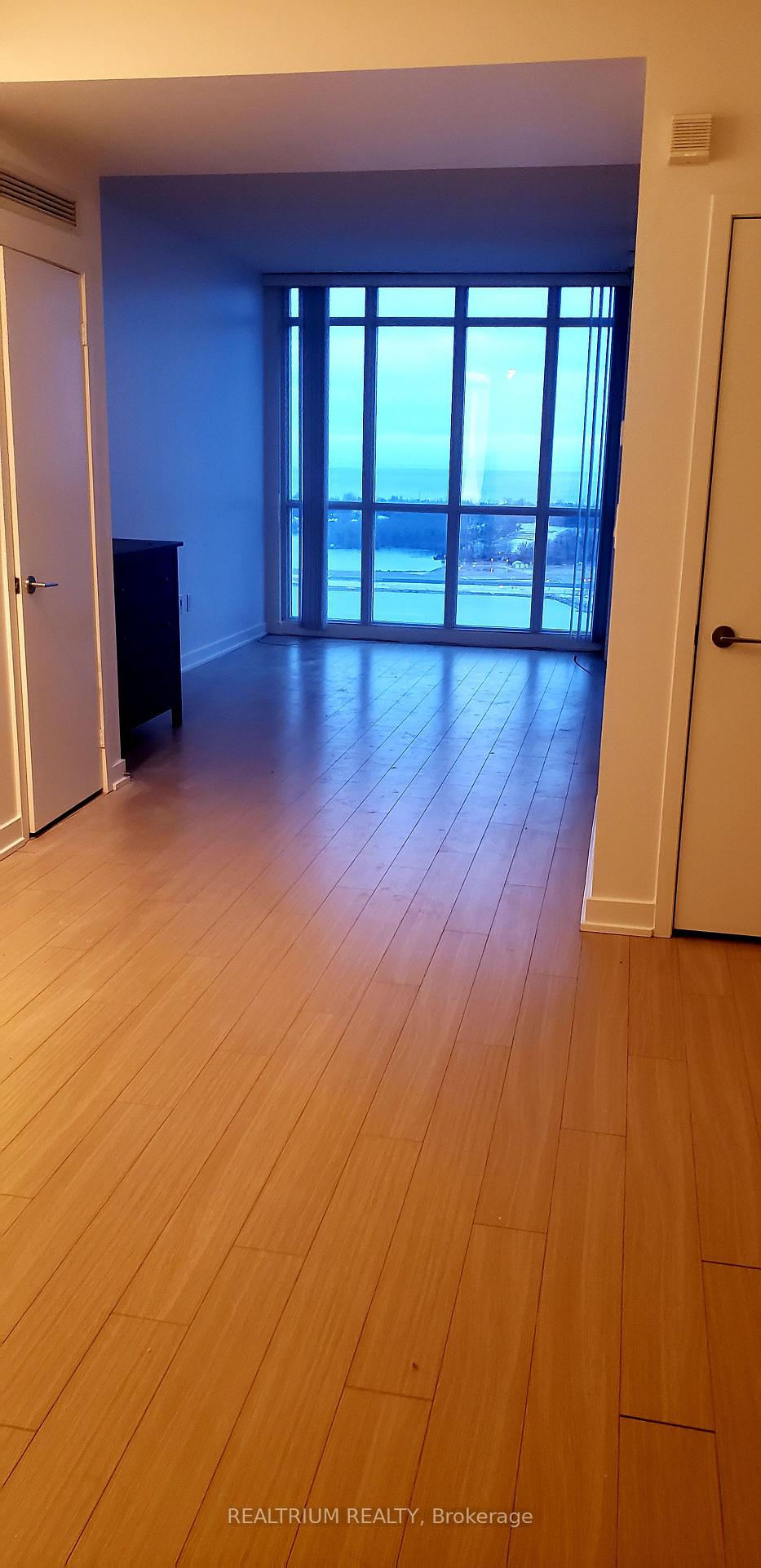 Photo 6 of Unit 4208, 15 Iceboat Terrace, Toronto, Waterfront Communities — HOMEH