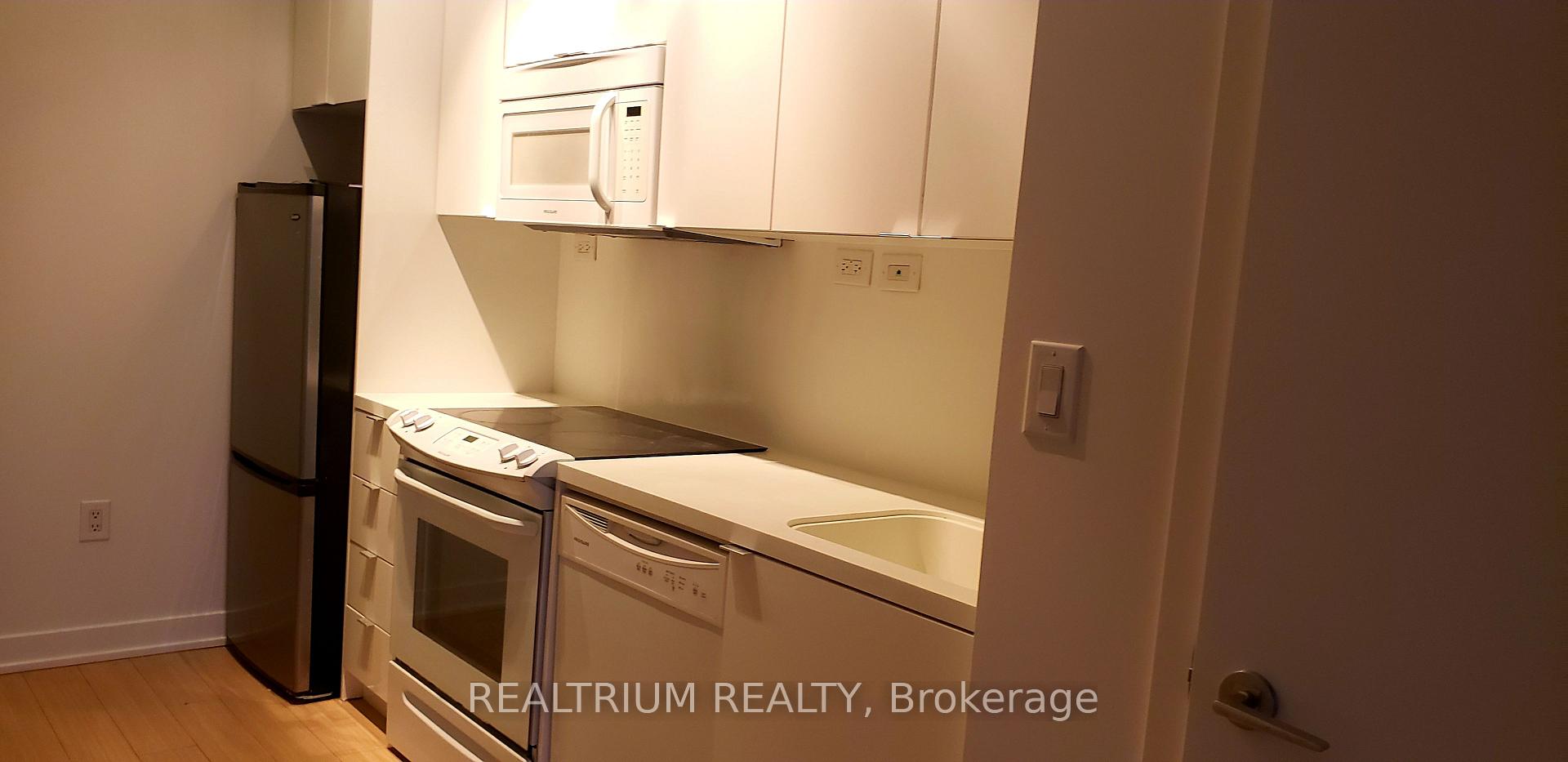 Photo 7 of Unit 4208, 15 Iceboat Terrace, Toronto, Waterfront Communities — HOMEH