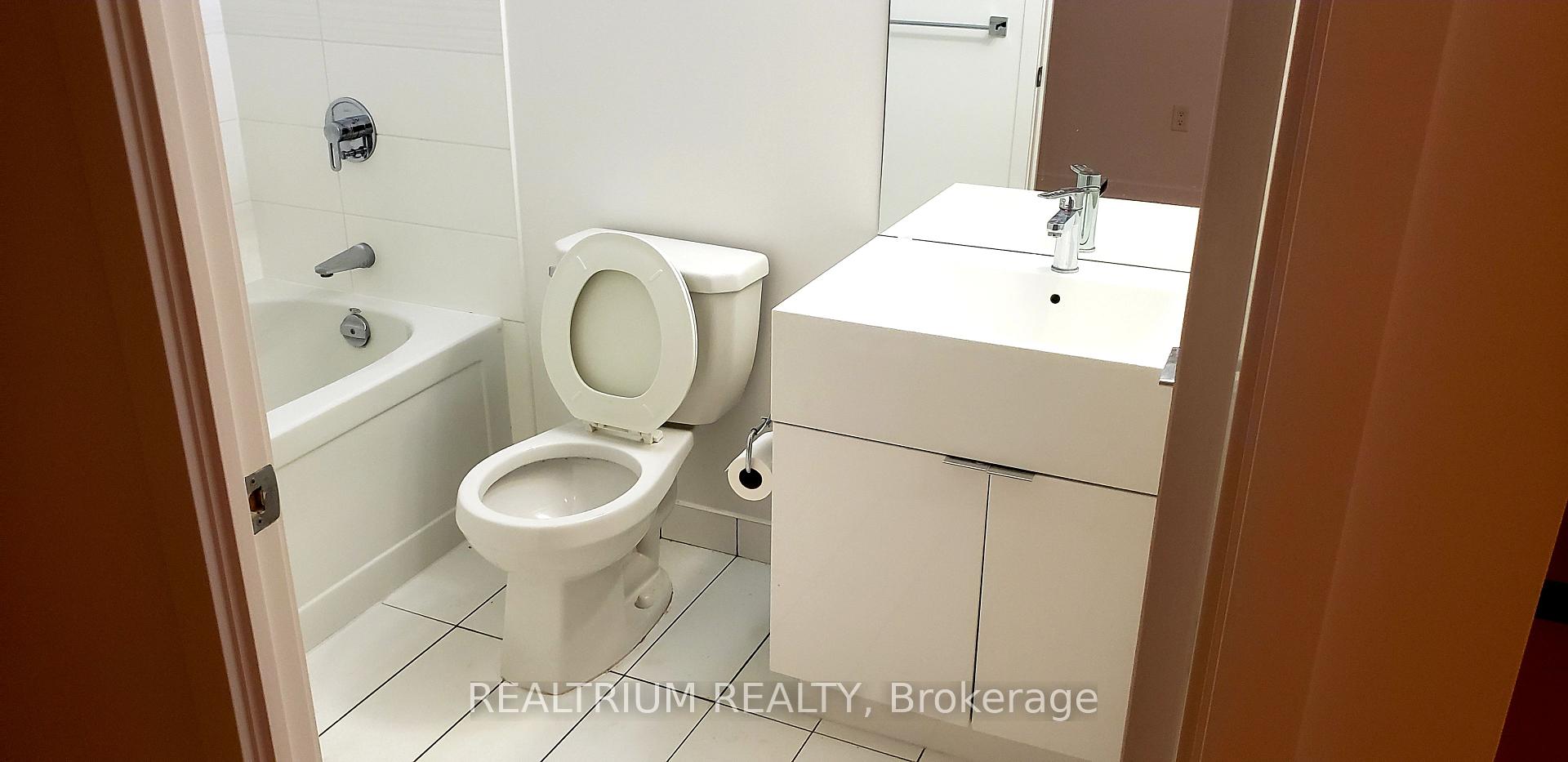 Photo 9 of Unit 4208, 15 Iceboat Terrace, Toronto, Waterfront Communities — HOMEH