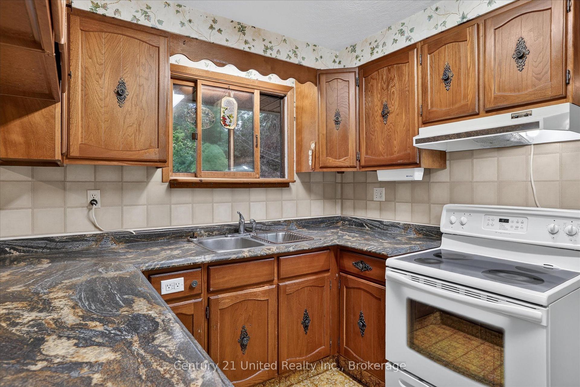 Photo 16 of 995 Nicholl's Boulevard, Selwyn — HOMEH