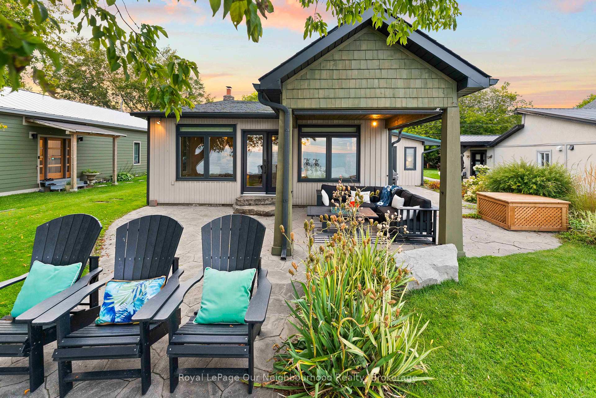 Photo 4 of 121 Cedar Crest Beach Road, Clarington, Bowmanville — HOMEH