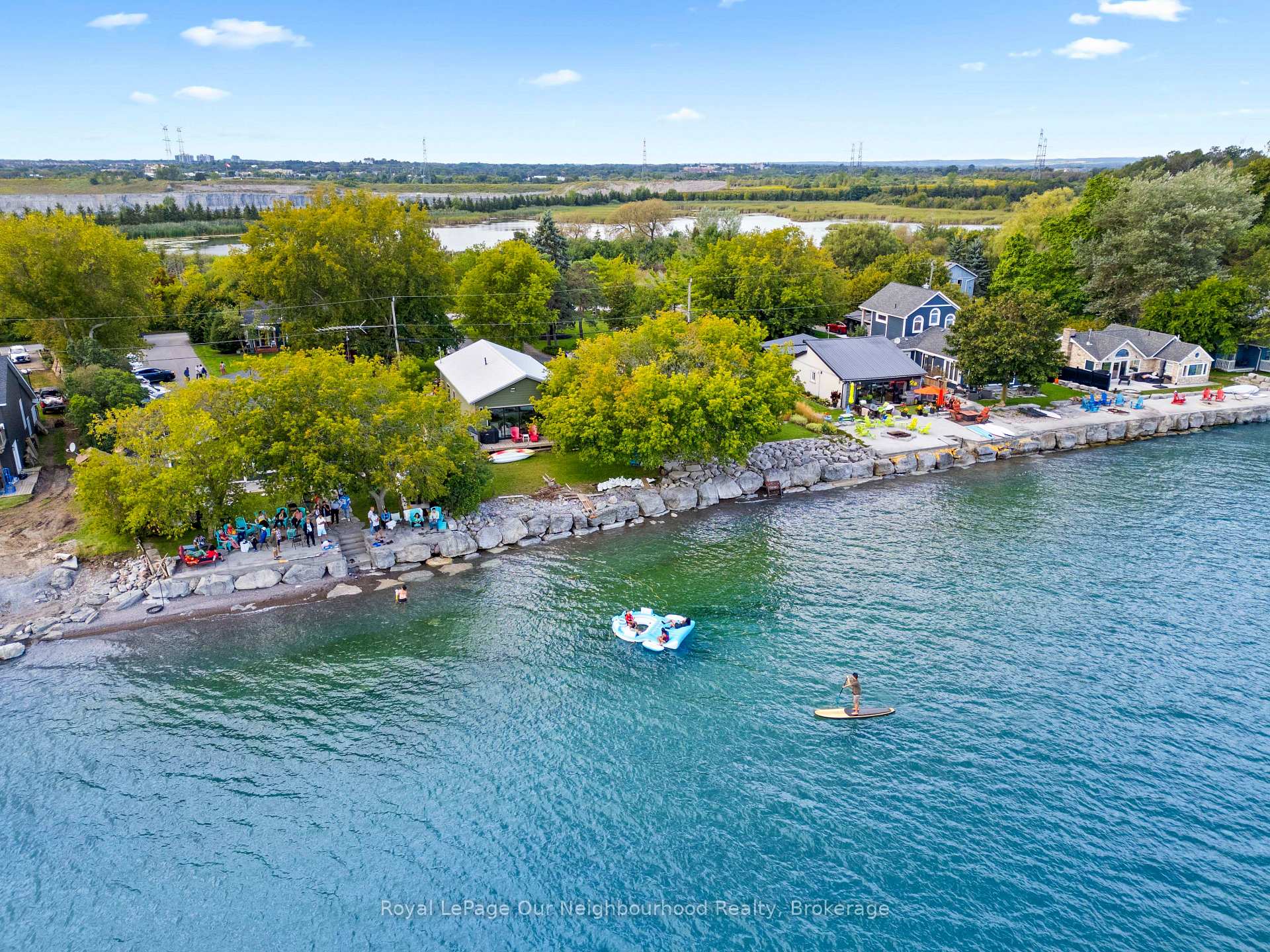 Photo 5 of 121 Cedar Crest Beach Road, Clarington, Bowmanville — HOMEH