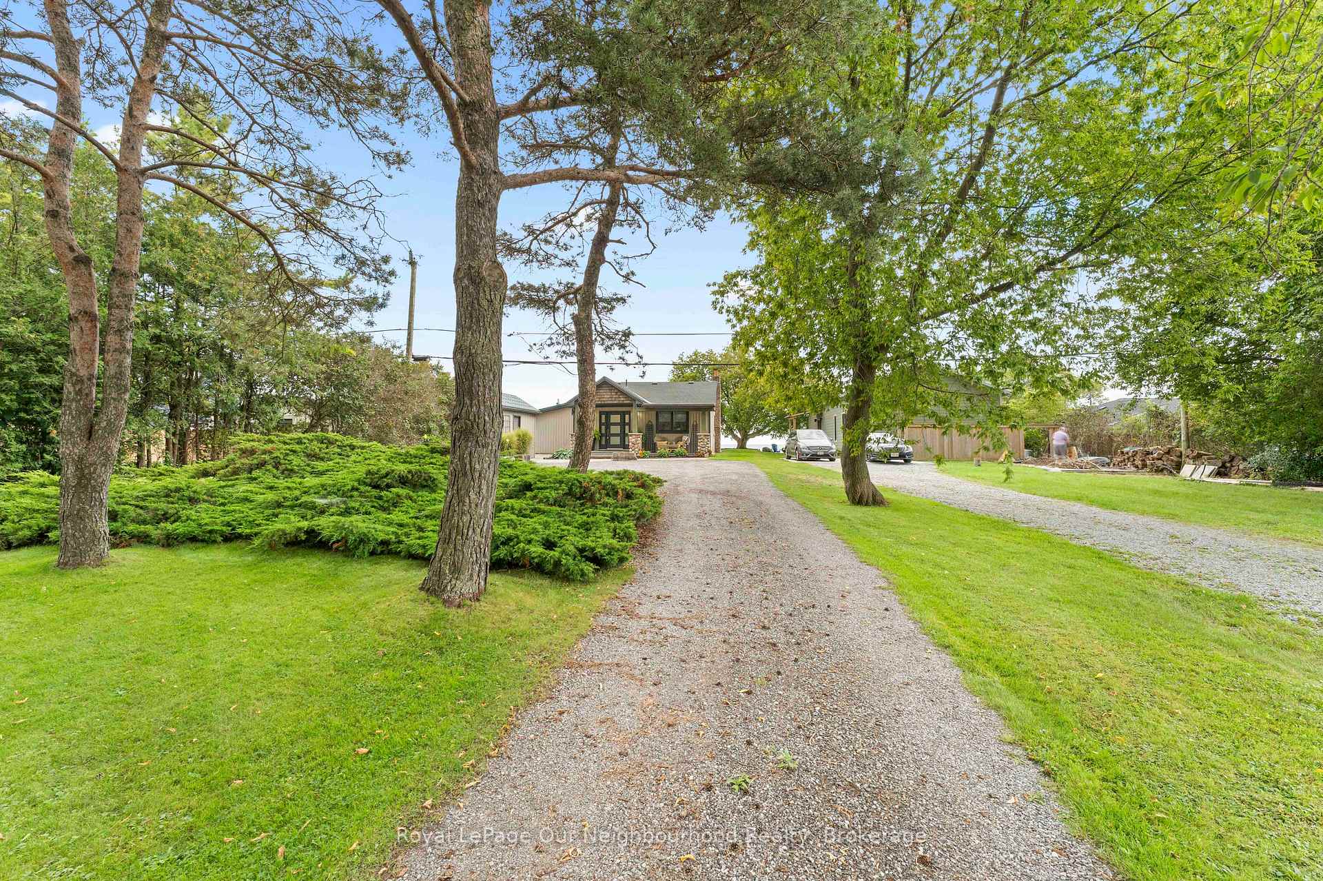 Photo 7 of 121 Cedar Crest Beach Road, Clarington, Bowmanville — HOMEH