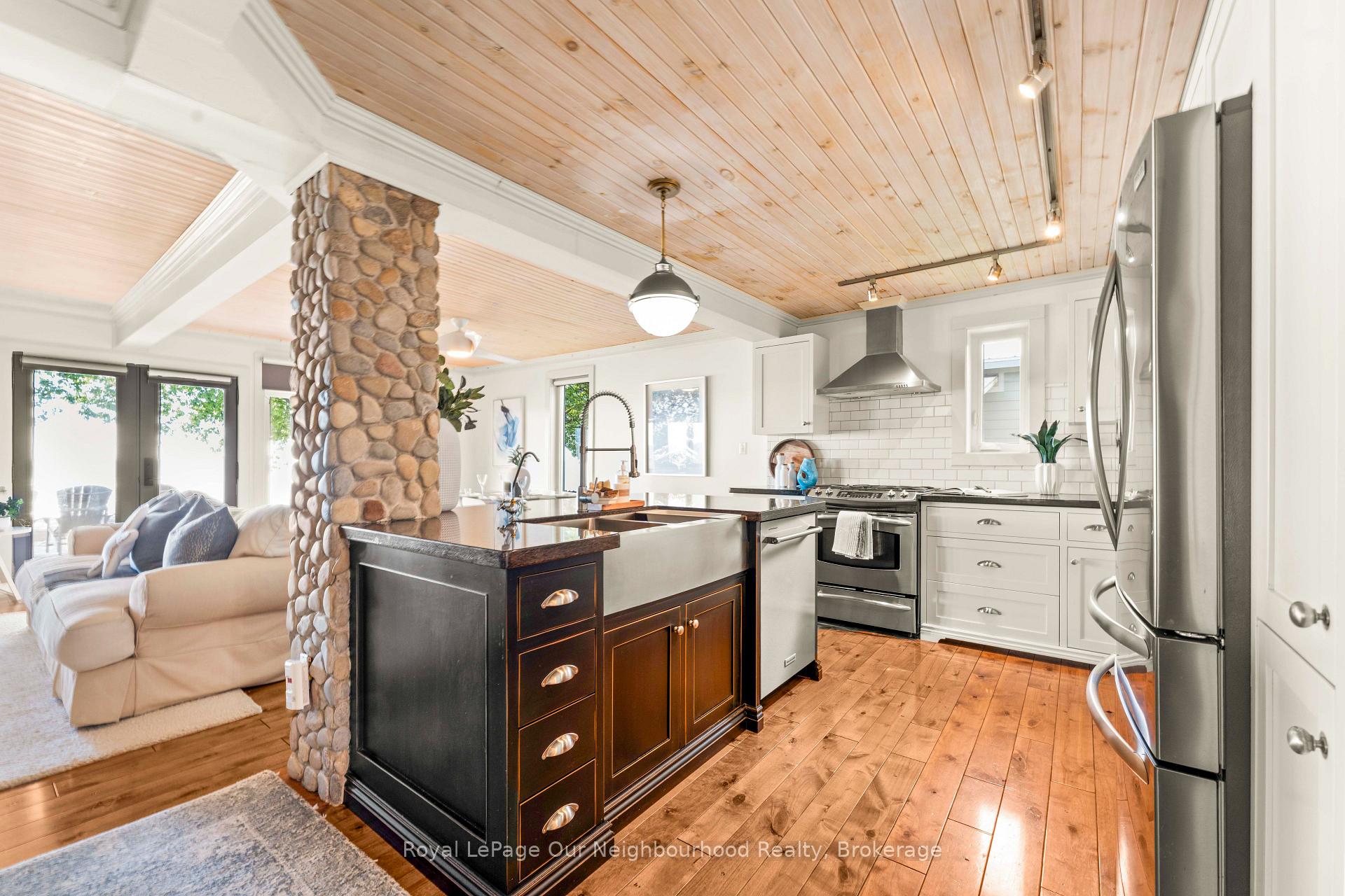 Photo 22 of 121 Cedar Crest Beach Road, Clarington, Bowmanville — HOMEH