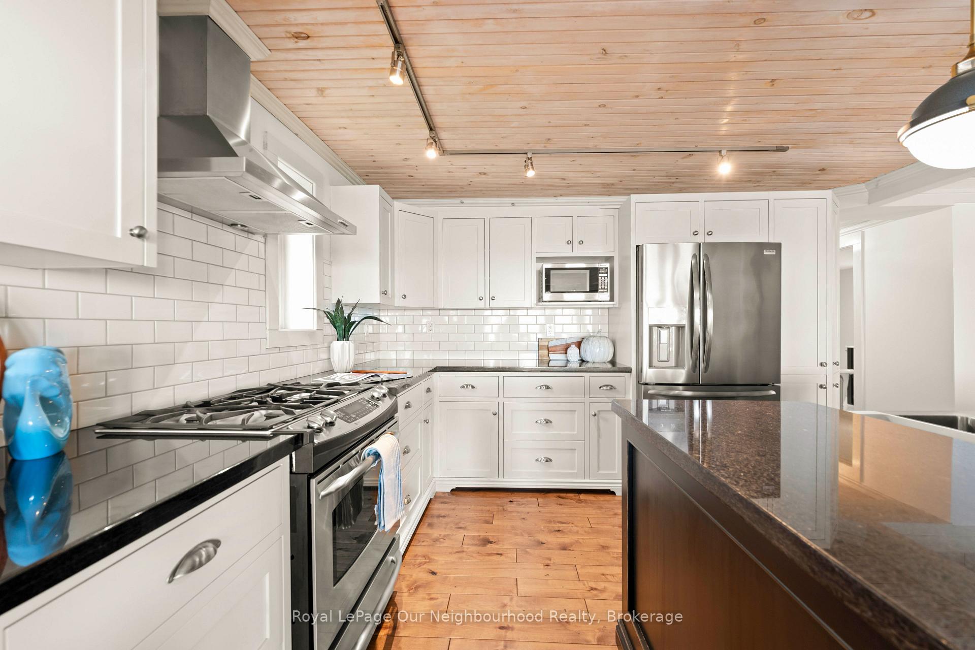 Photo 23 of 121 Cedar Crest Beach Road, Clarington, Bowmanville — HOMEH