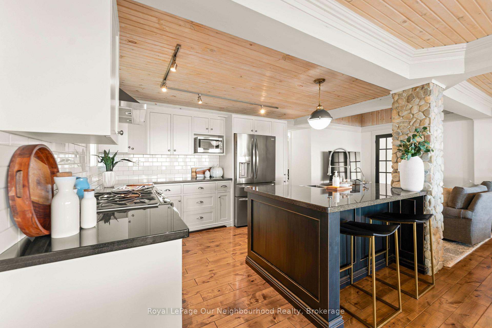 Photo 25 of 121 Cedar Crest Beach Road, Clarington, Bowmanville — HOMEH