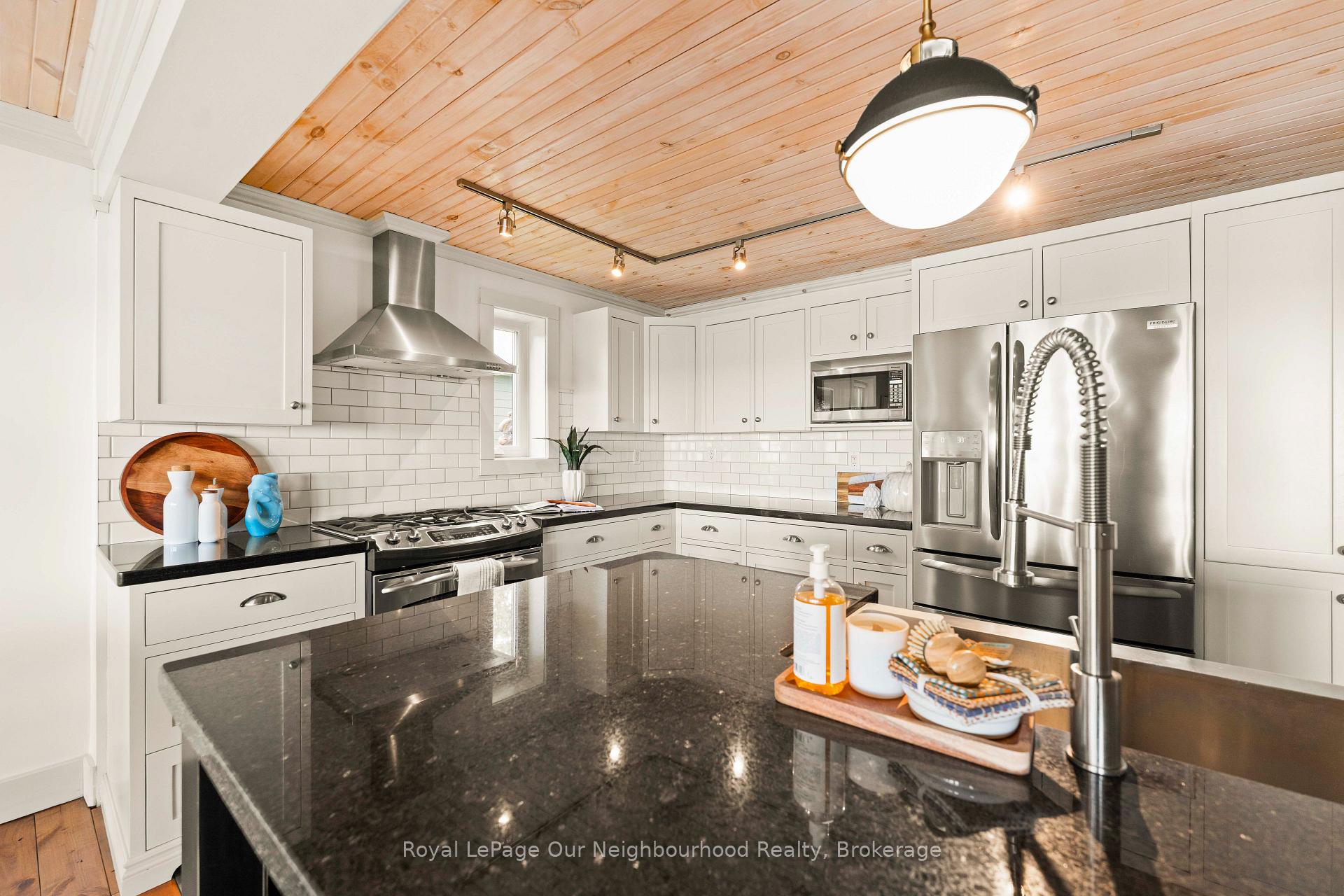 Photo 26 of 121 Cedar Crest Beach Road, Clarington, Bowmanville — HOMEH