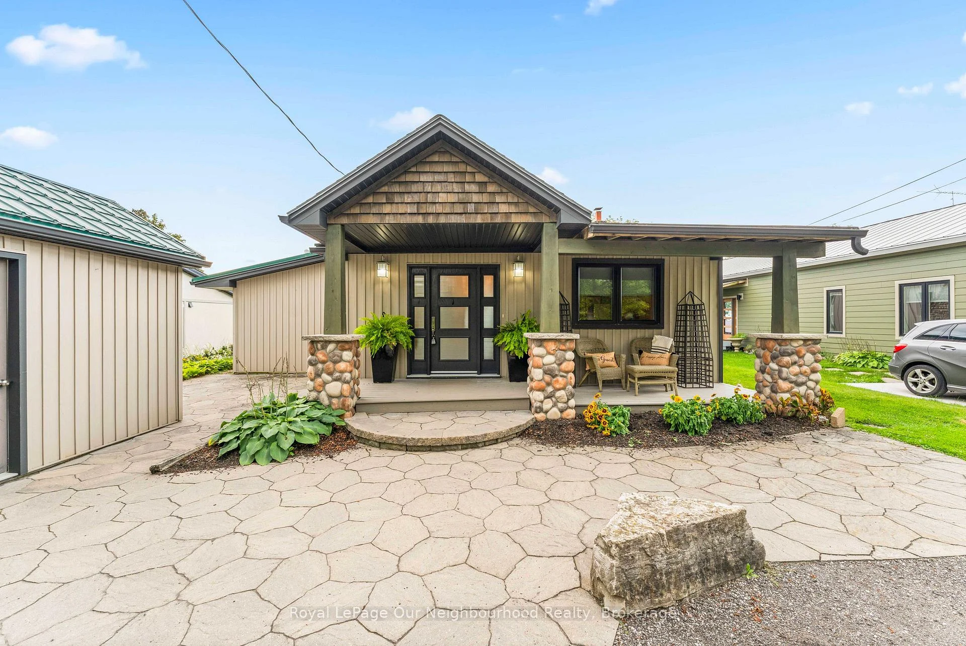 Photo 2 of 121 Cedar Crest Beach Road, Clarington, Bowmanville — HOMEH