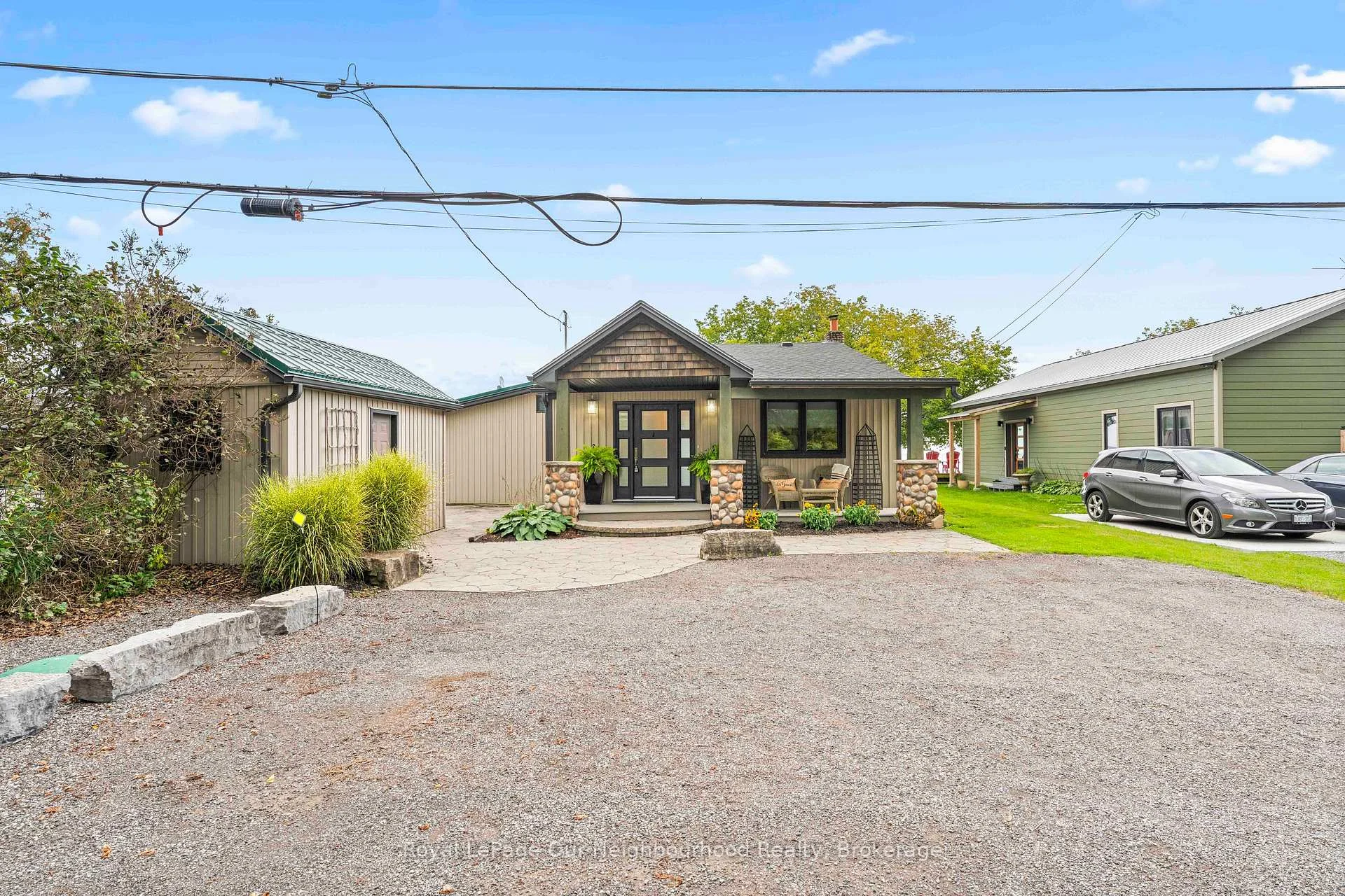 Photo 11 of 121 Cedar Crest Beach Road, Clarington, Bowmanville — HOMEH