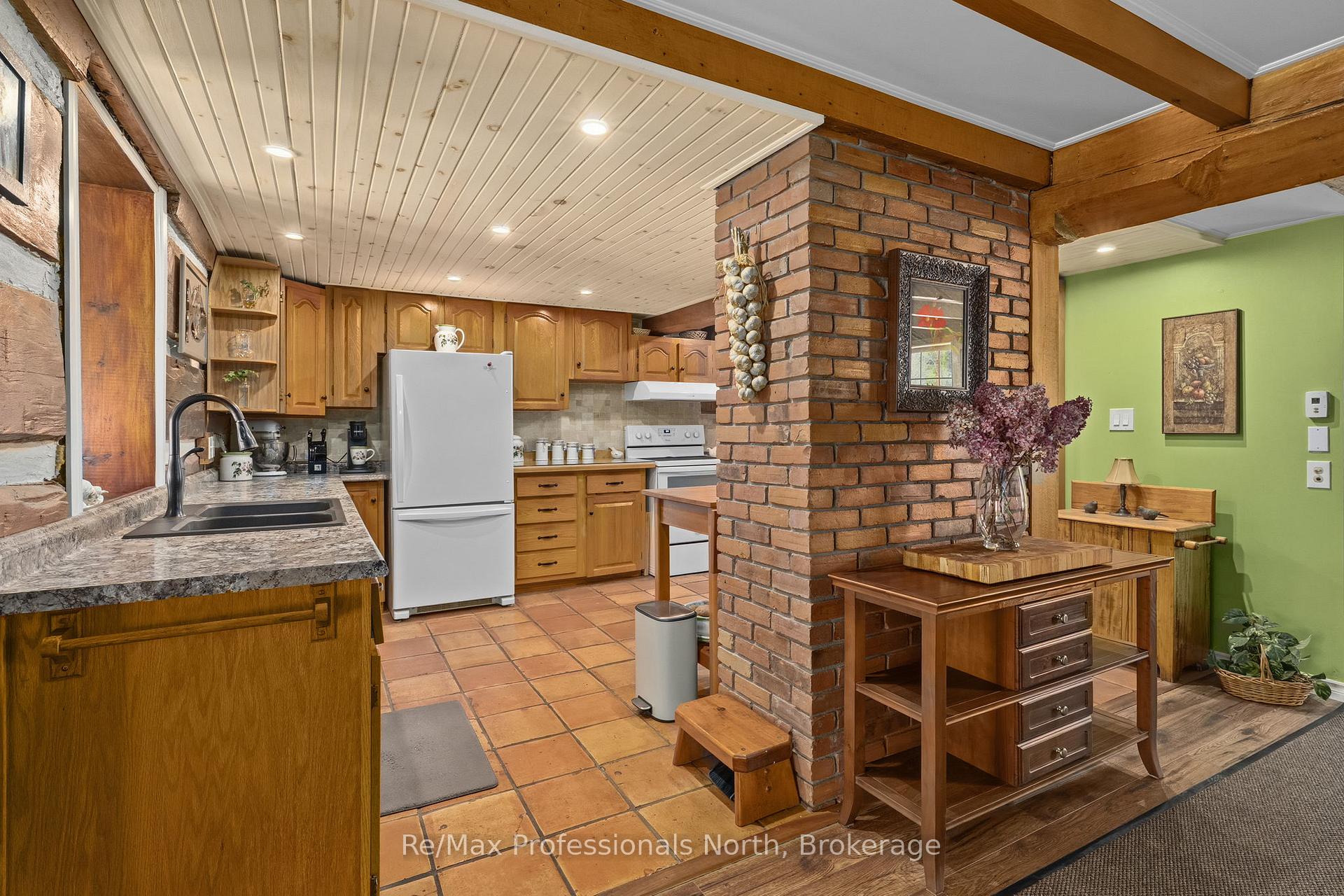 Photo 14 of 3569 Chetwynd Road, Kearney, Proudfoot — HOMEH