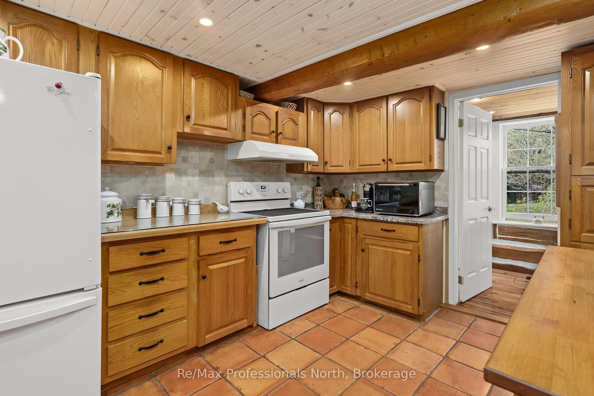 Photo 15 of 3569 Chetwynd Road, Kearney, Proudfoot — HOMEH