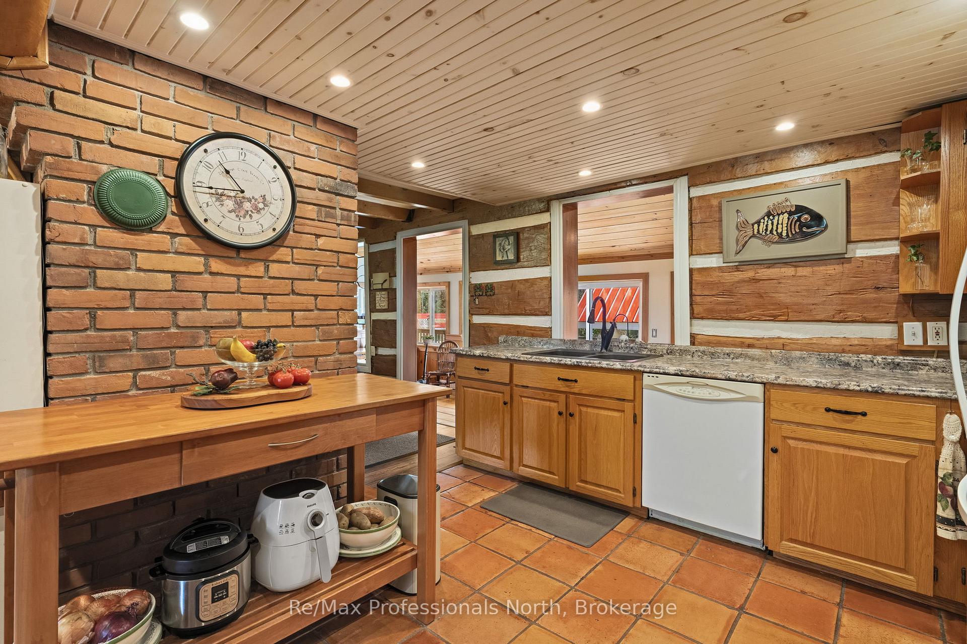 Photo 16 of 3569 Chetwynd Road, Kearney, Proudfoot — HOMEH