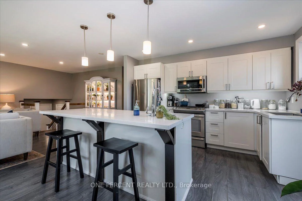 Photo 15 of 25 Bertram Drive, Springwater, Elmvale — HOMEH