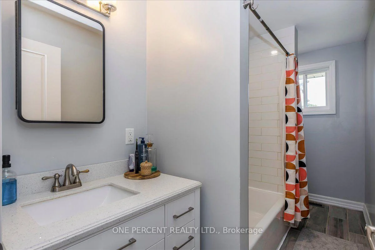 Photo 17 of 25 Bertram Drive, Springwater, Elmvale — HOMEH