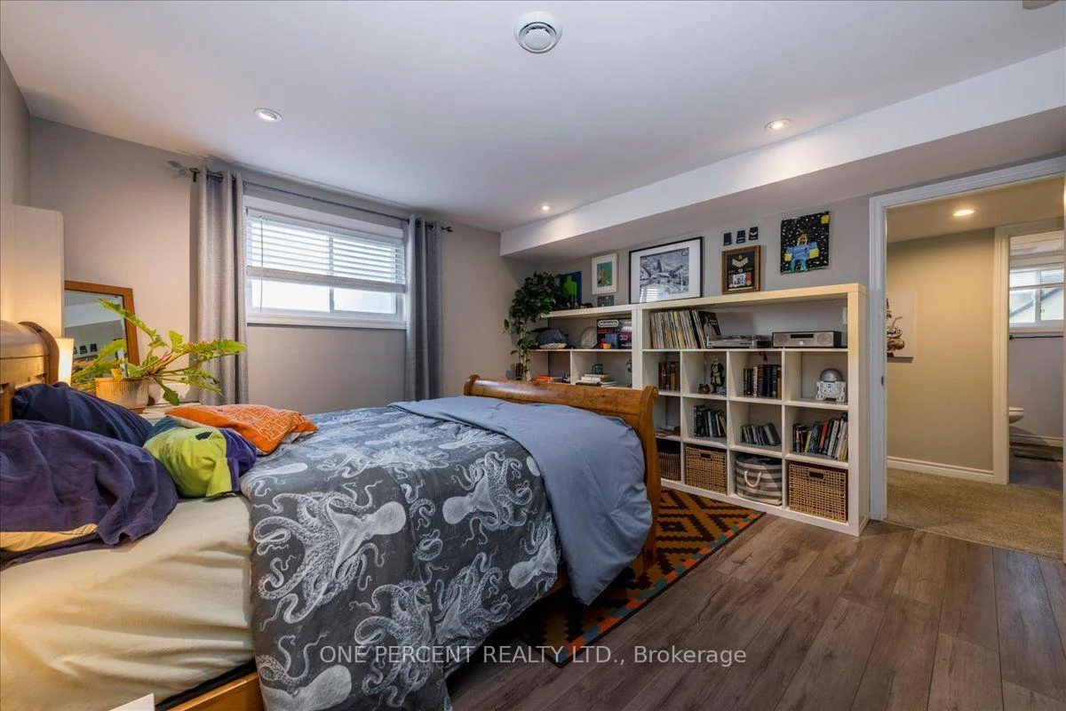 Photo 18 of 25 Bertram Drive, Springwater, Elmvale — HOMEH