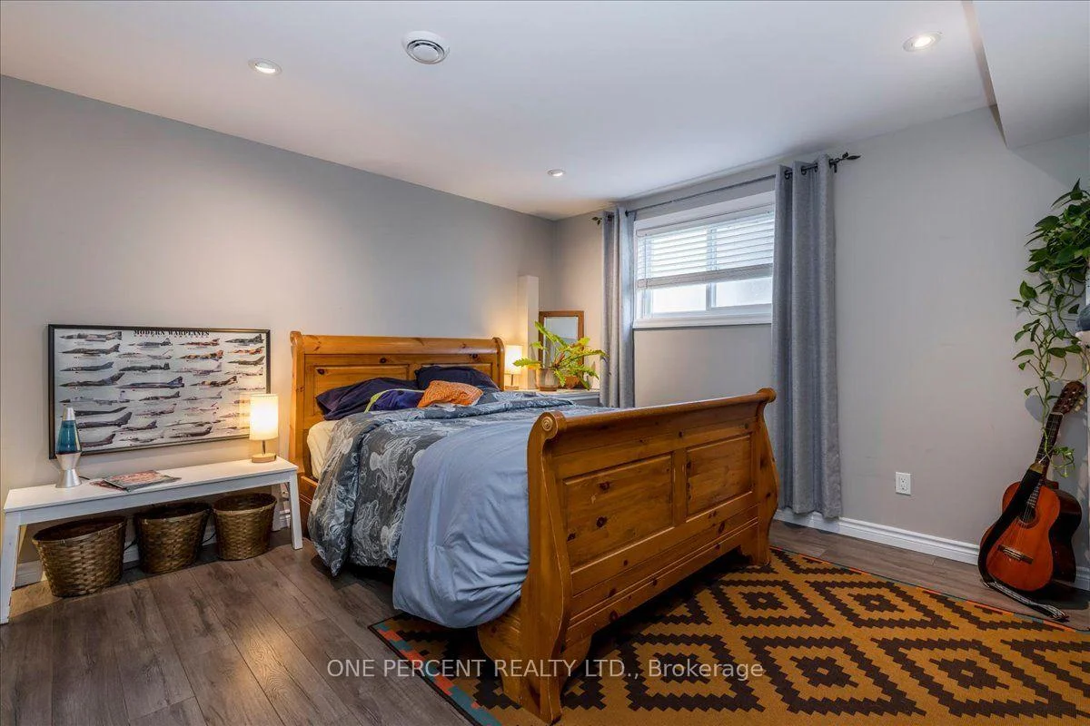 Photo 19 of 25 Bertram Drive, Springwater, Elmvale — HOMEH