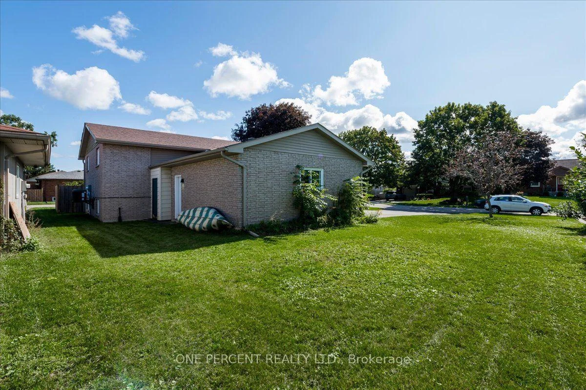 Photo 36 of 25 Bertram Drive, Springwater, Elmvale — HOMEH