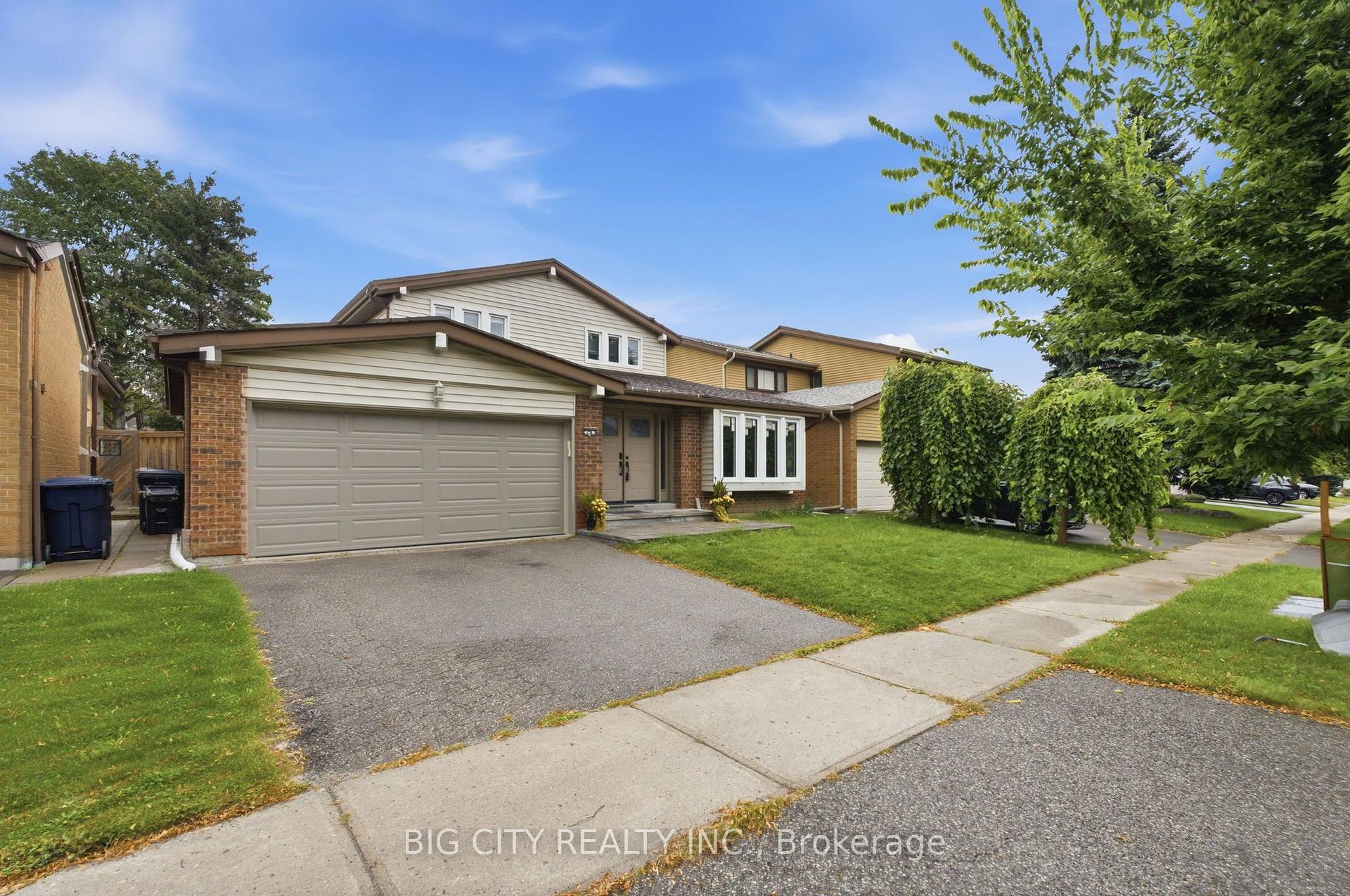 Photo 2 of 74 Chiefswood Square, Scarborough, Steeles — HOMEH