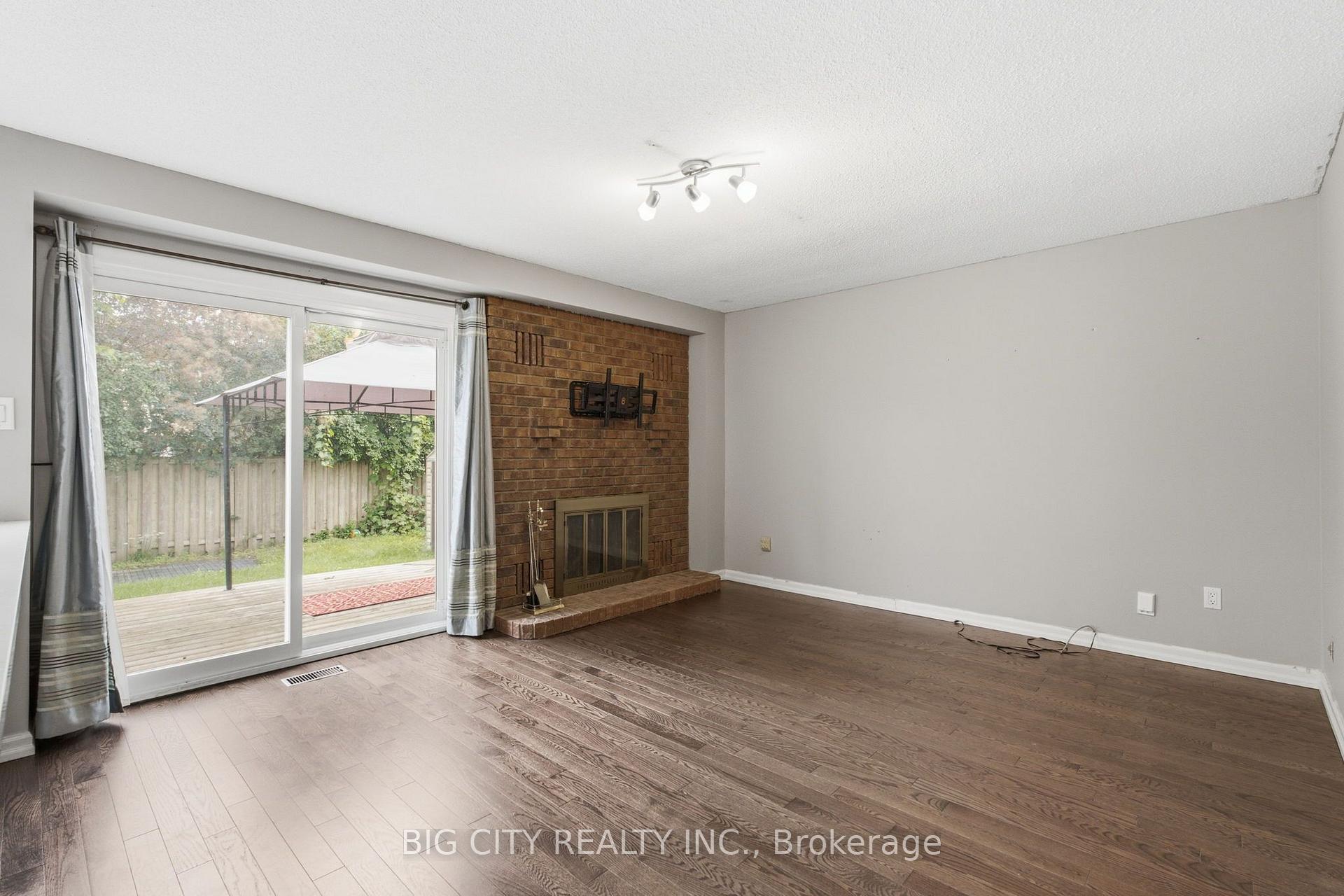 Photo 11 of 74 Chiefswood Square, Scarborough, Steeles — HOMEH