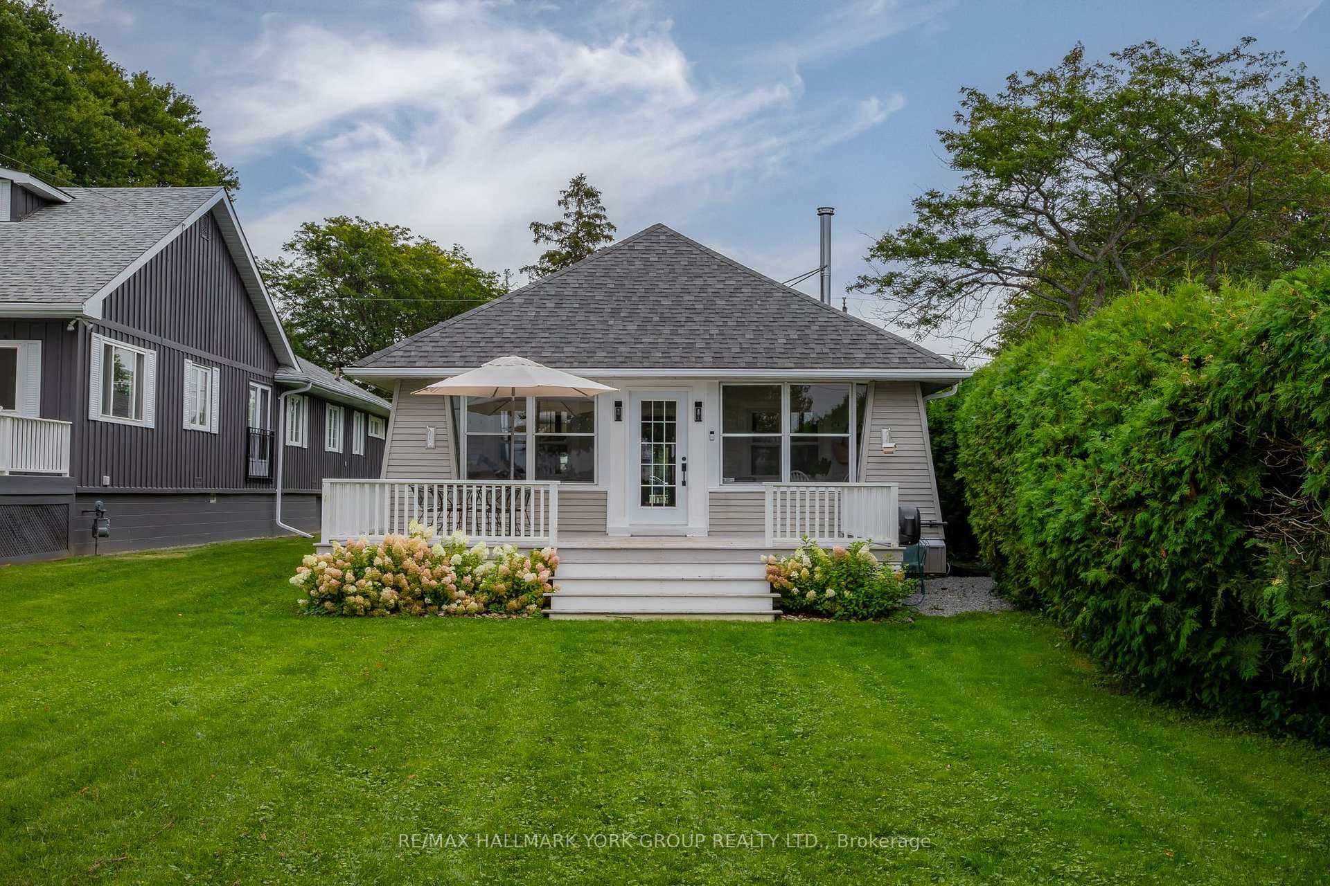 Photo 3 of 913 Lake Drive N, Georgina, Historic Lakeshore Communities — HOMEH